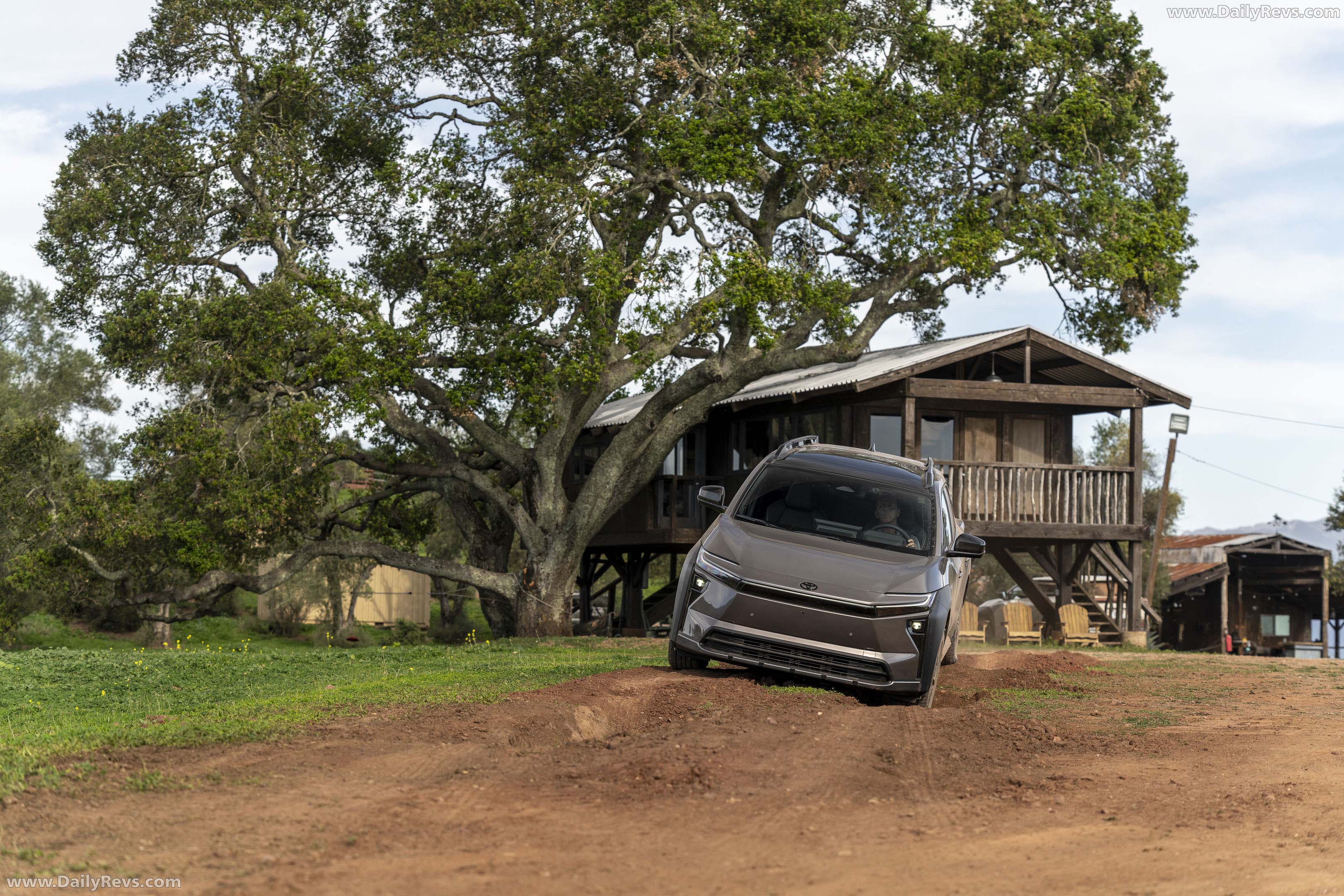 2026 Toyota bZ Woodland BEV Premium Front View