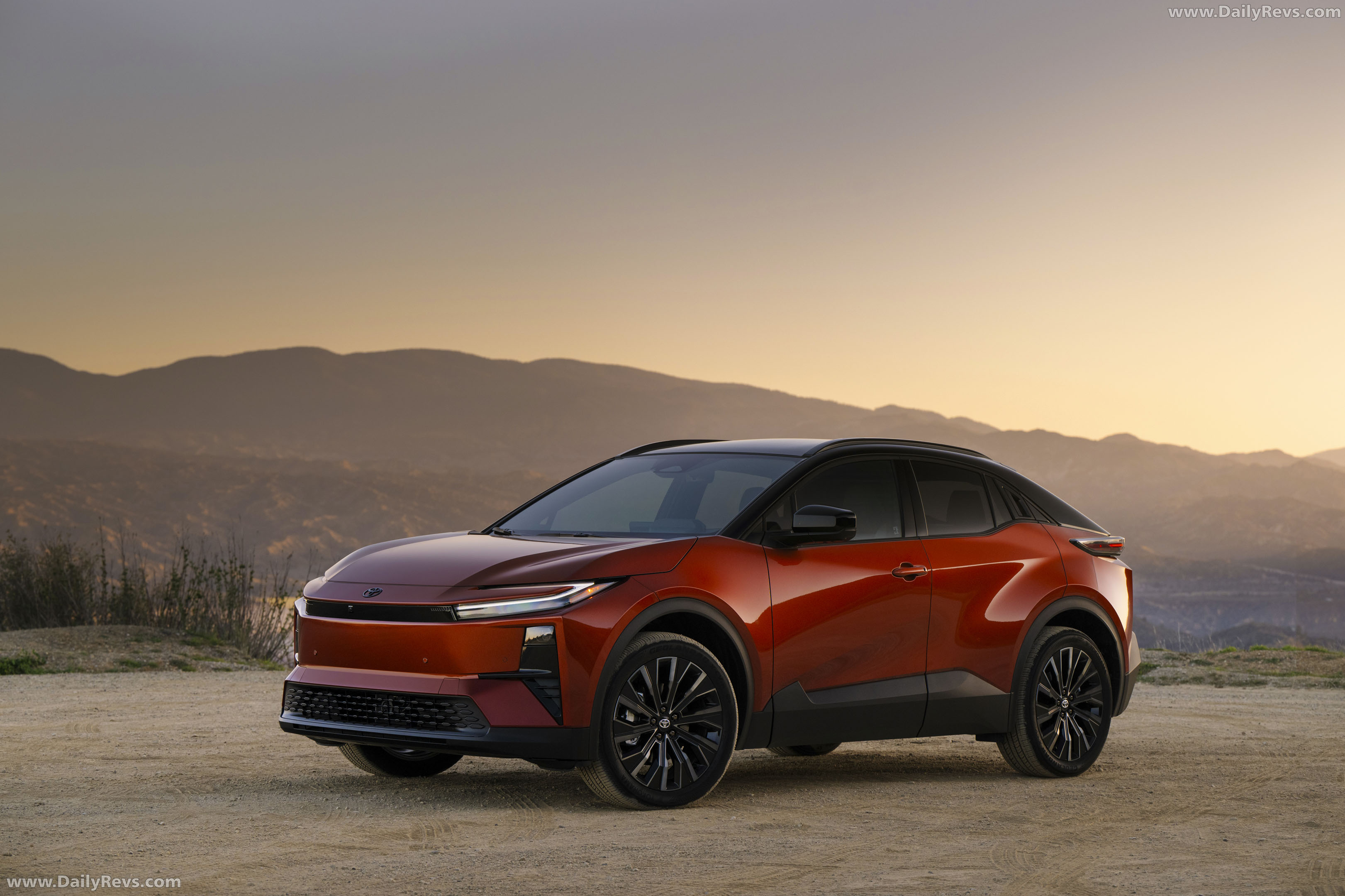 2026 Toyota C-HR XSE Front View