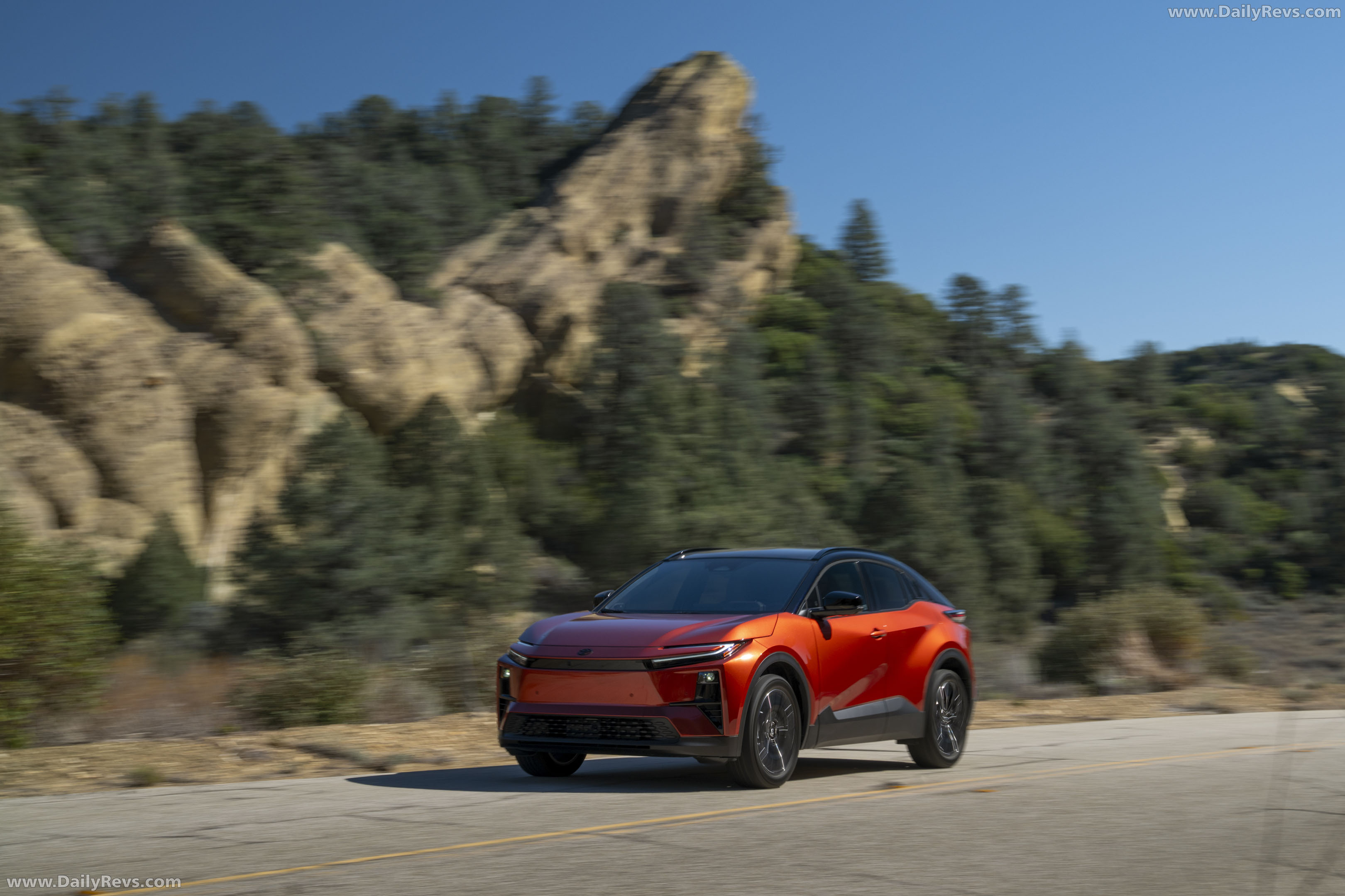 2026 Toyota C-HR XSE Front View