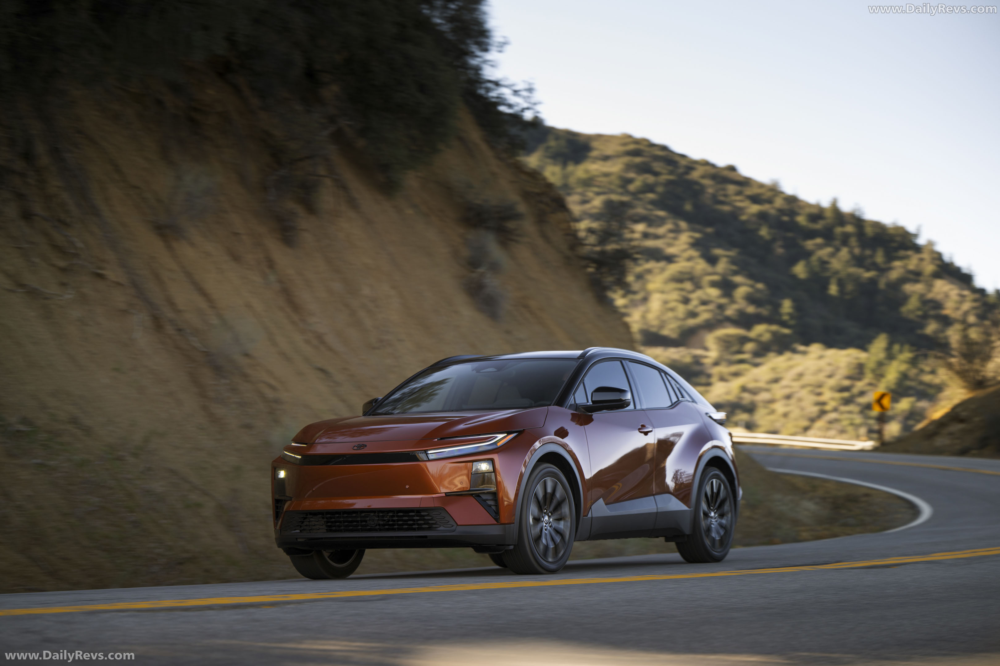 2026 Toyota C-HR XSE Front View