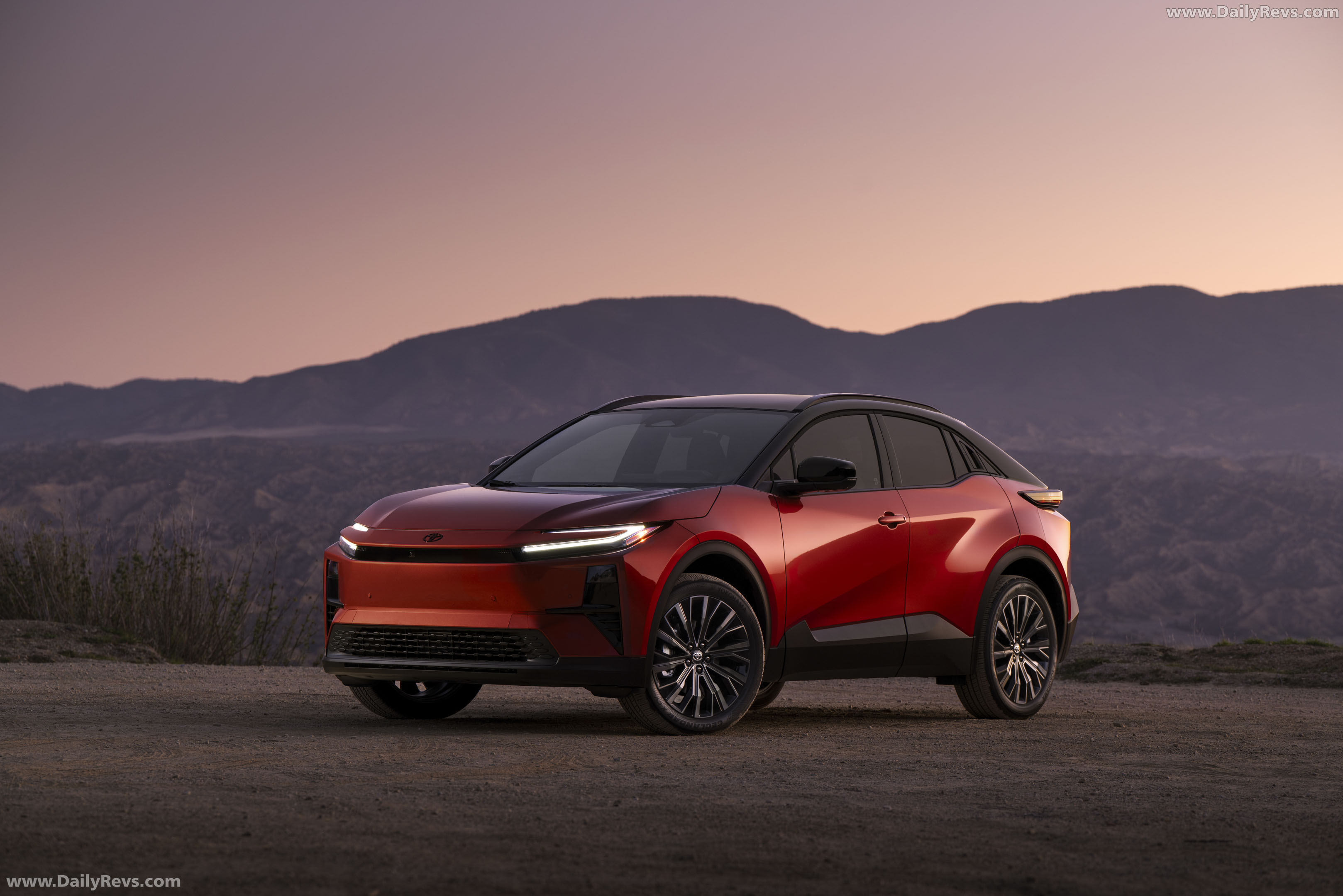 2026 Toyota C-HR XSE Front View