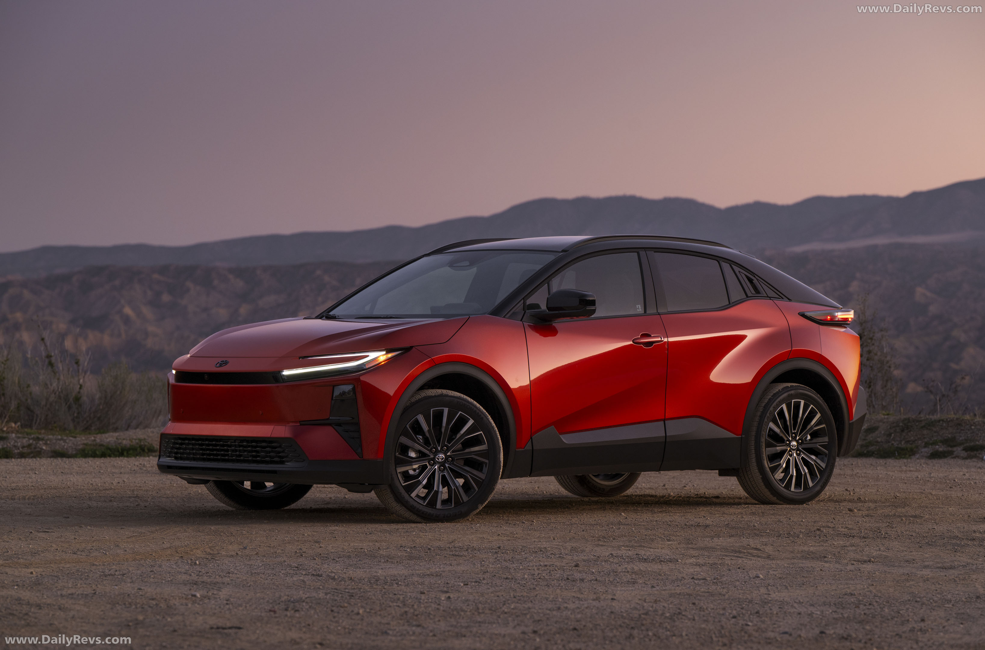 2026 Toyota C-HR XSE Front View