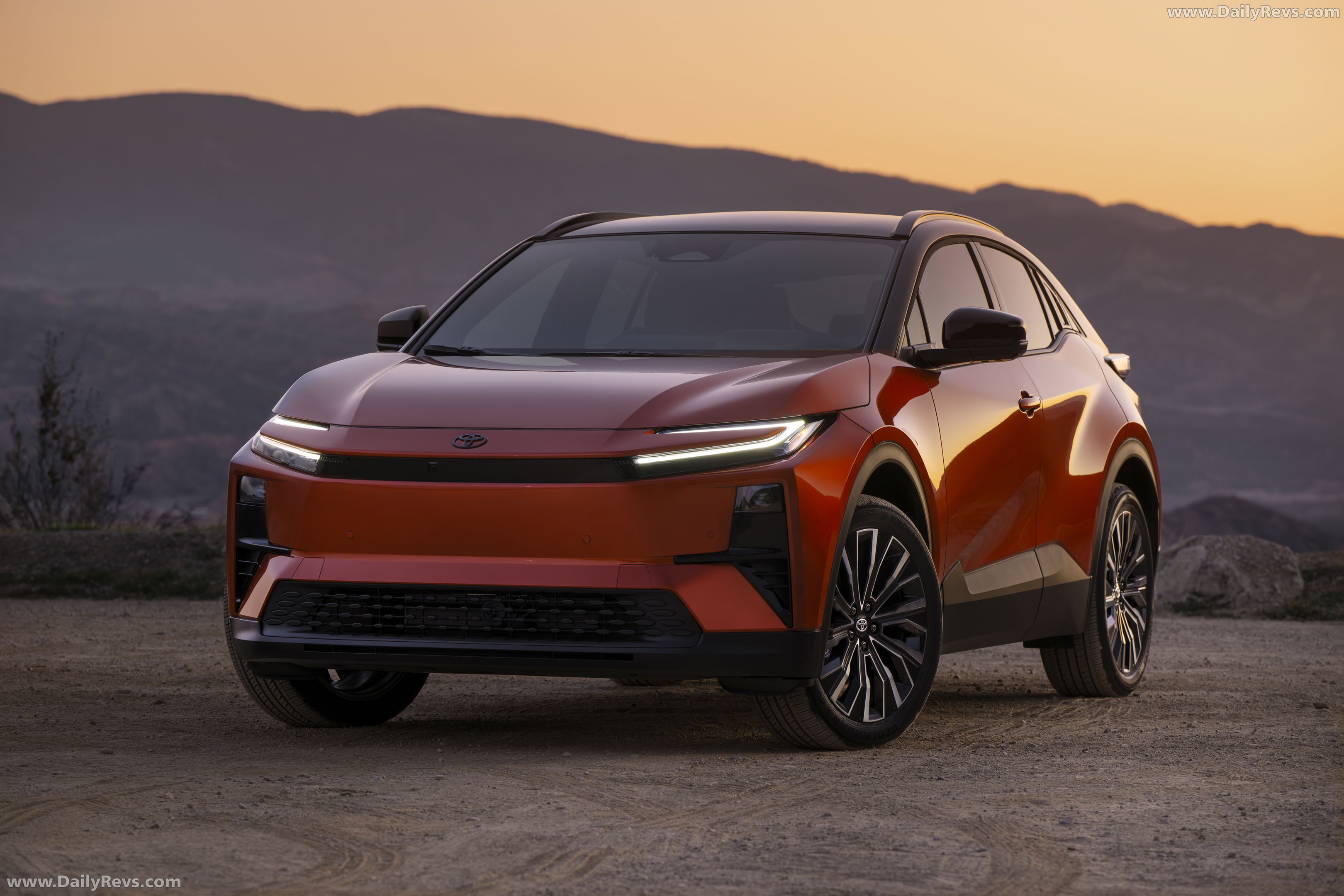 2026 Toyota C-HR XSE Front View