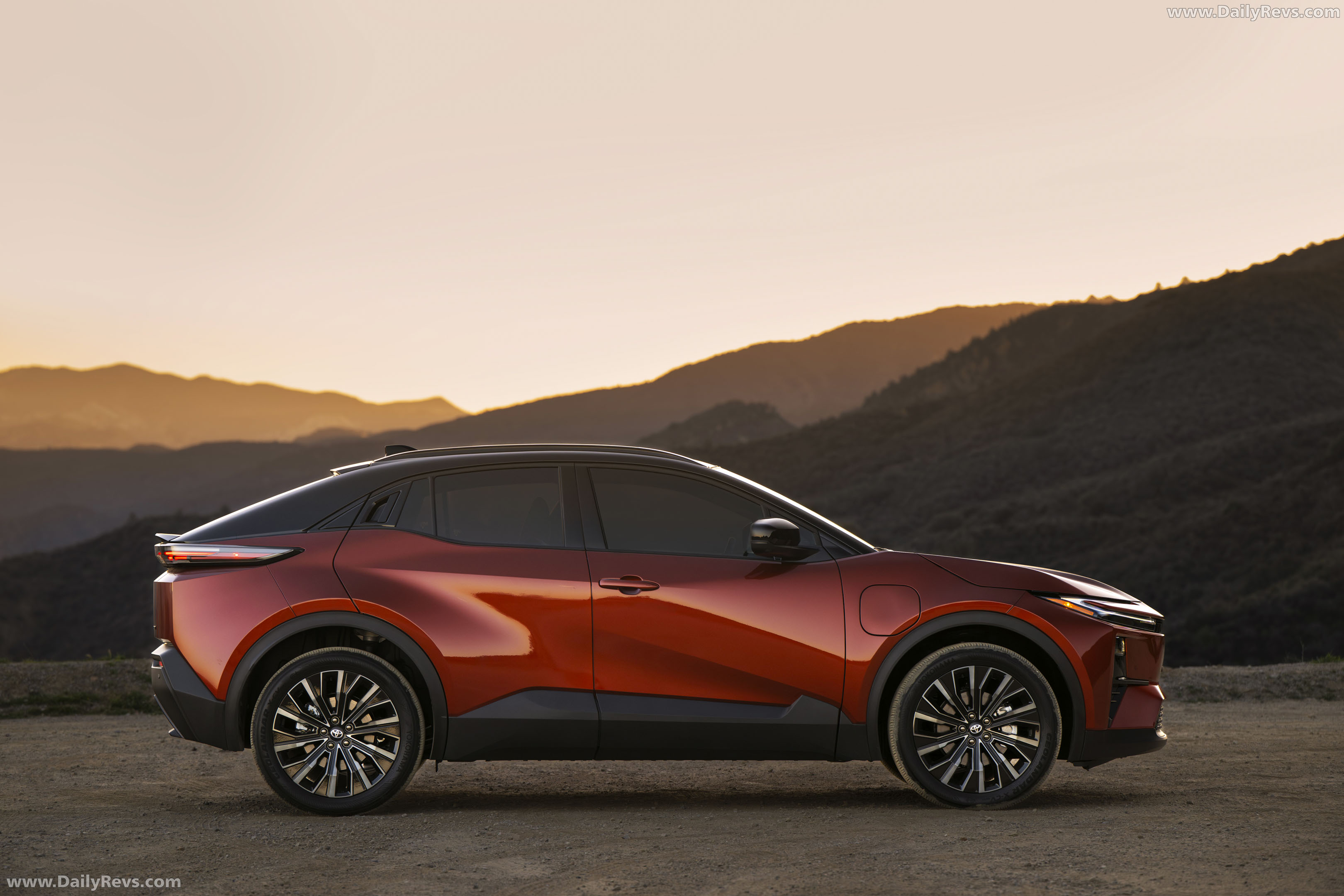 2026 Toyota C-HR XSE Side View