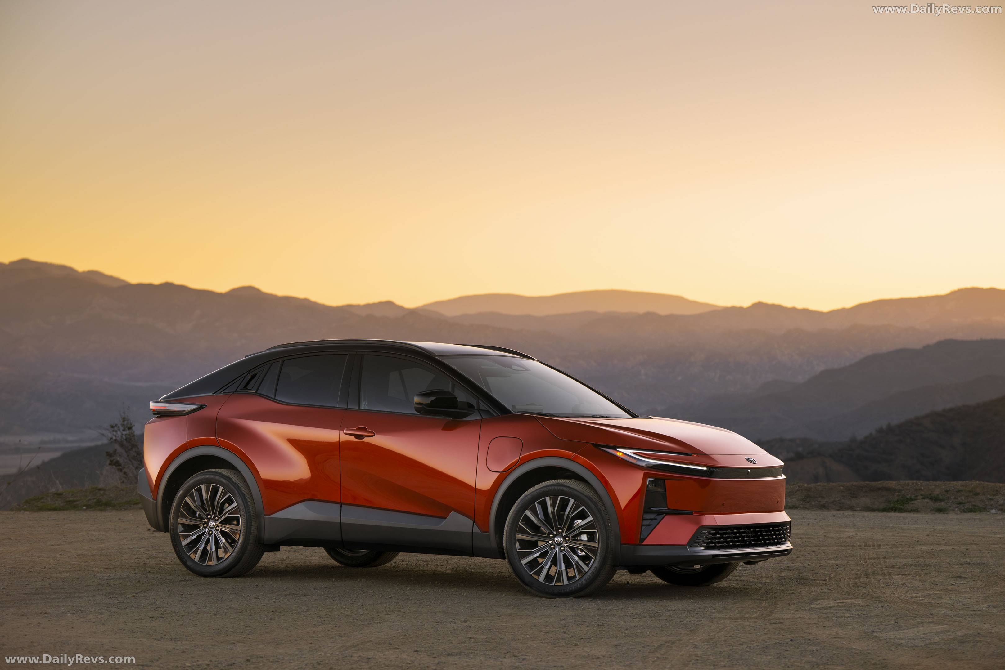 2026 Toyota C-HR XSE Side View