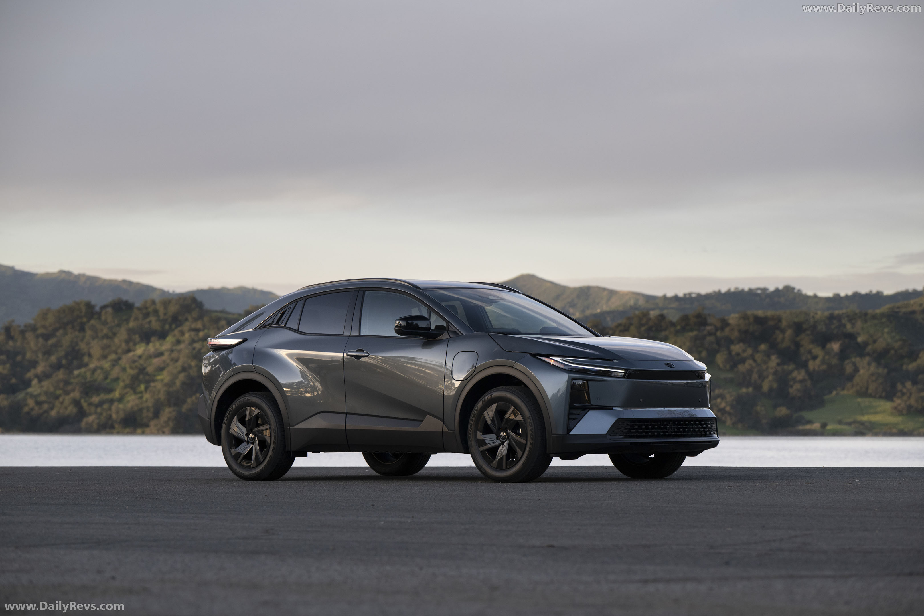 2026 Toyota C-HR SE Front View