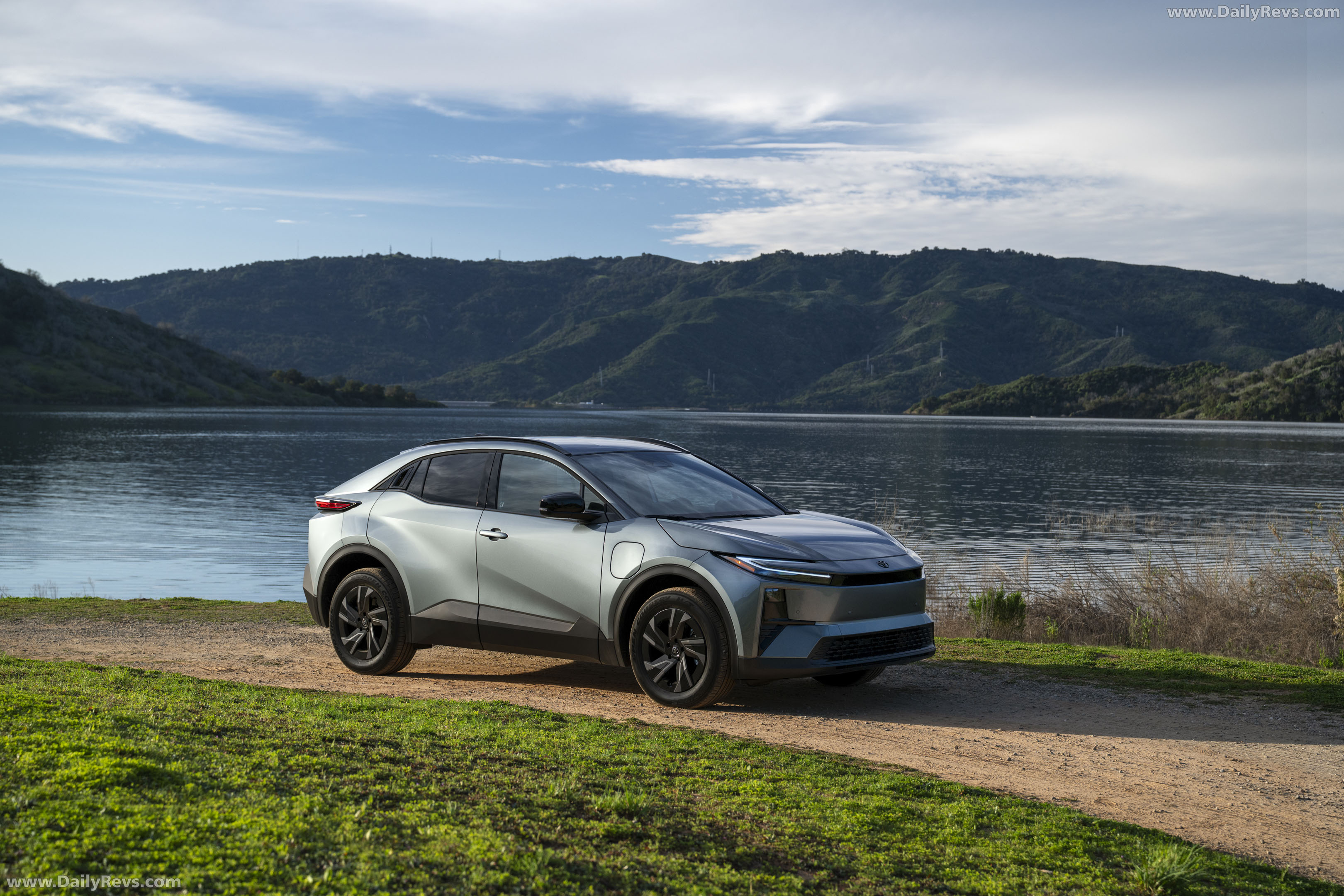 2026 Toyota C-HR SE Front View