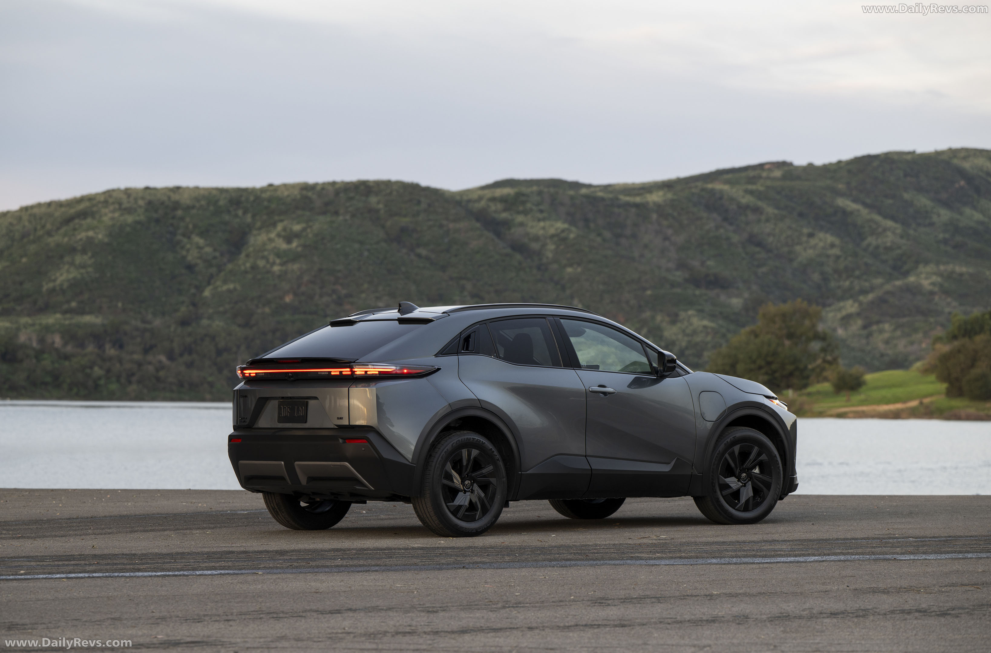 2026 Toyota C-HR SE Rear View