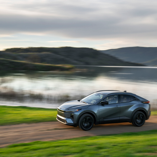 2026 Toyota C-HR SE Side View