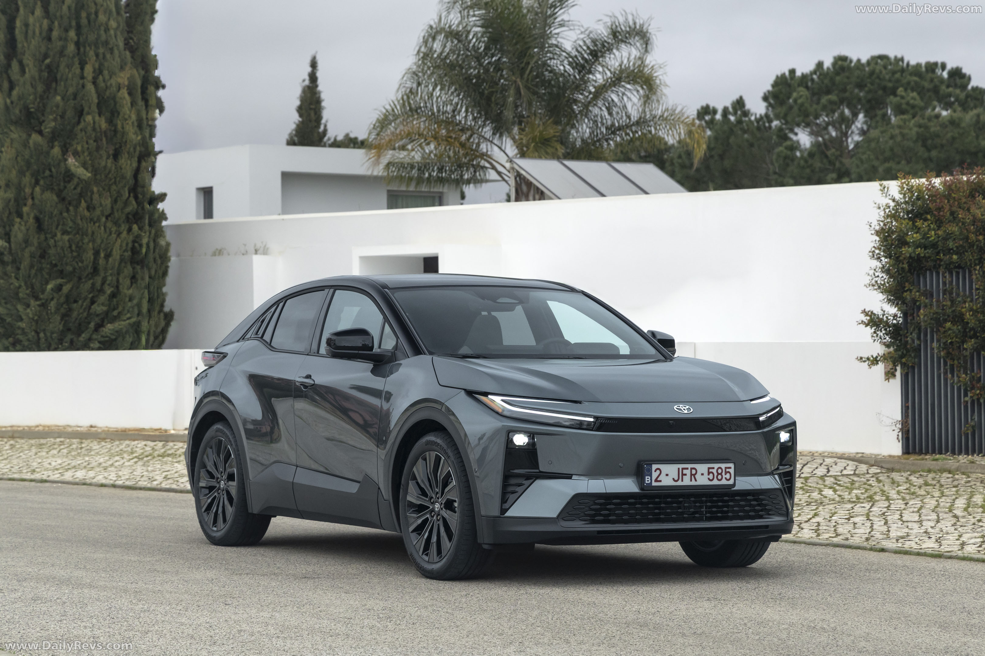 2026 Toyota C-HR Plus Mineral Front View