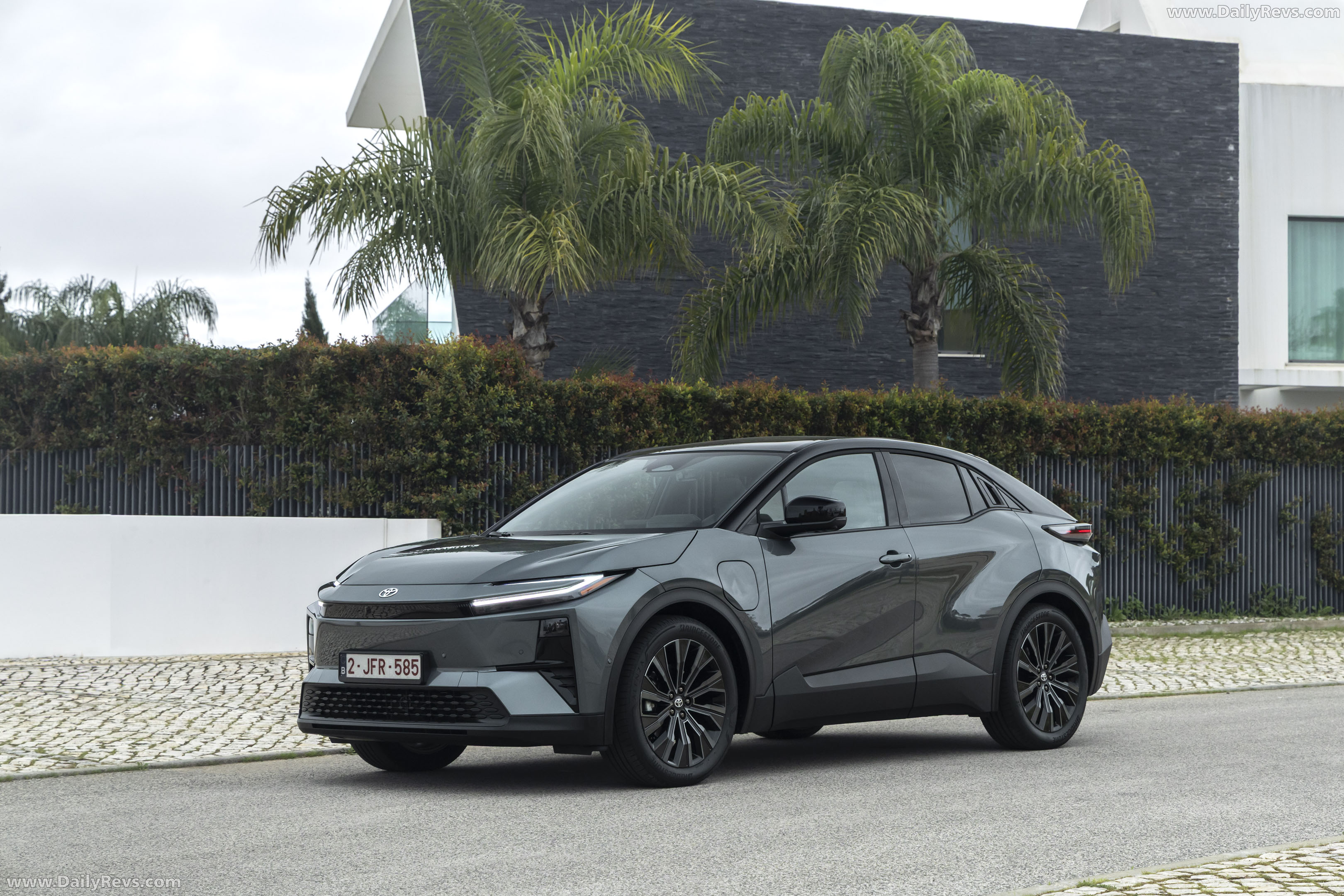 2026 Toyota C-HR Plus Mineral Front View