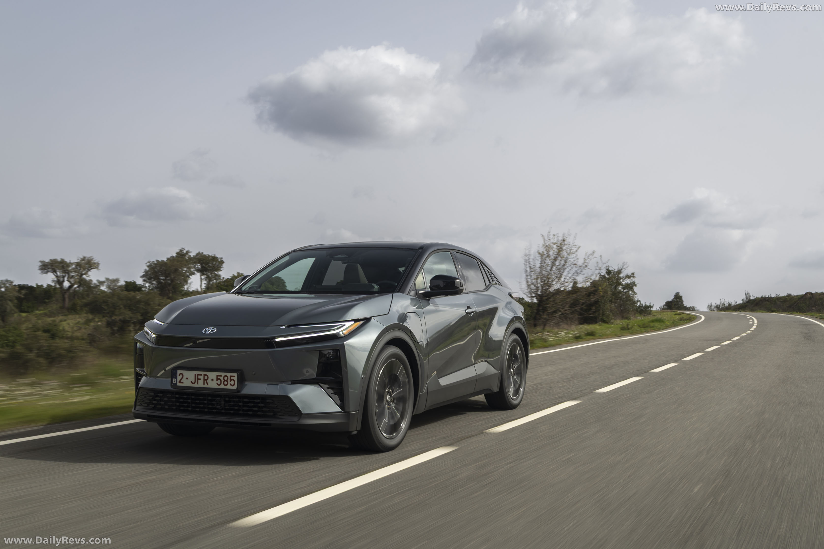 2026 Toyota C-HR Plus Mineral Front View