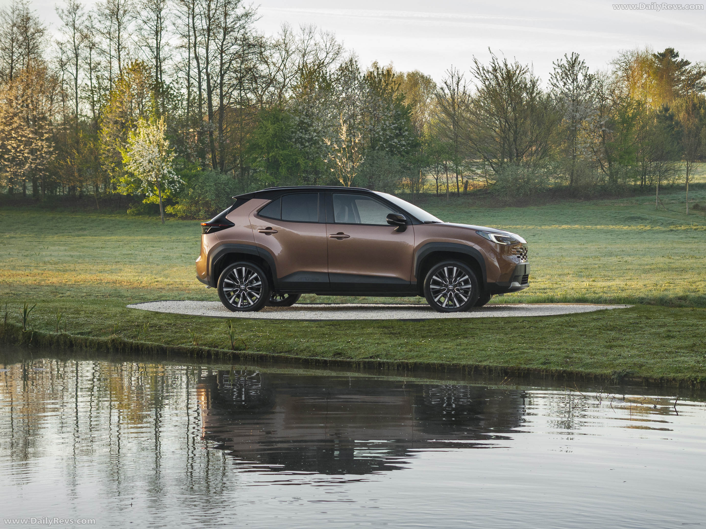 2027 Toyota Yaris Cross Side View