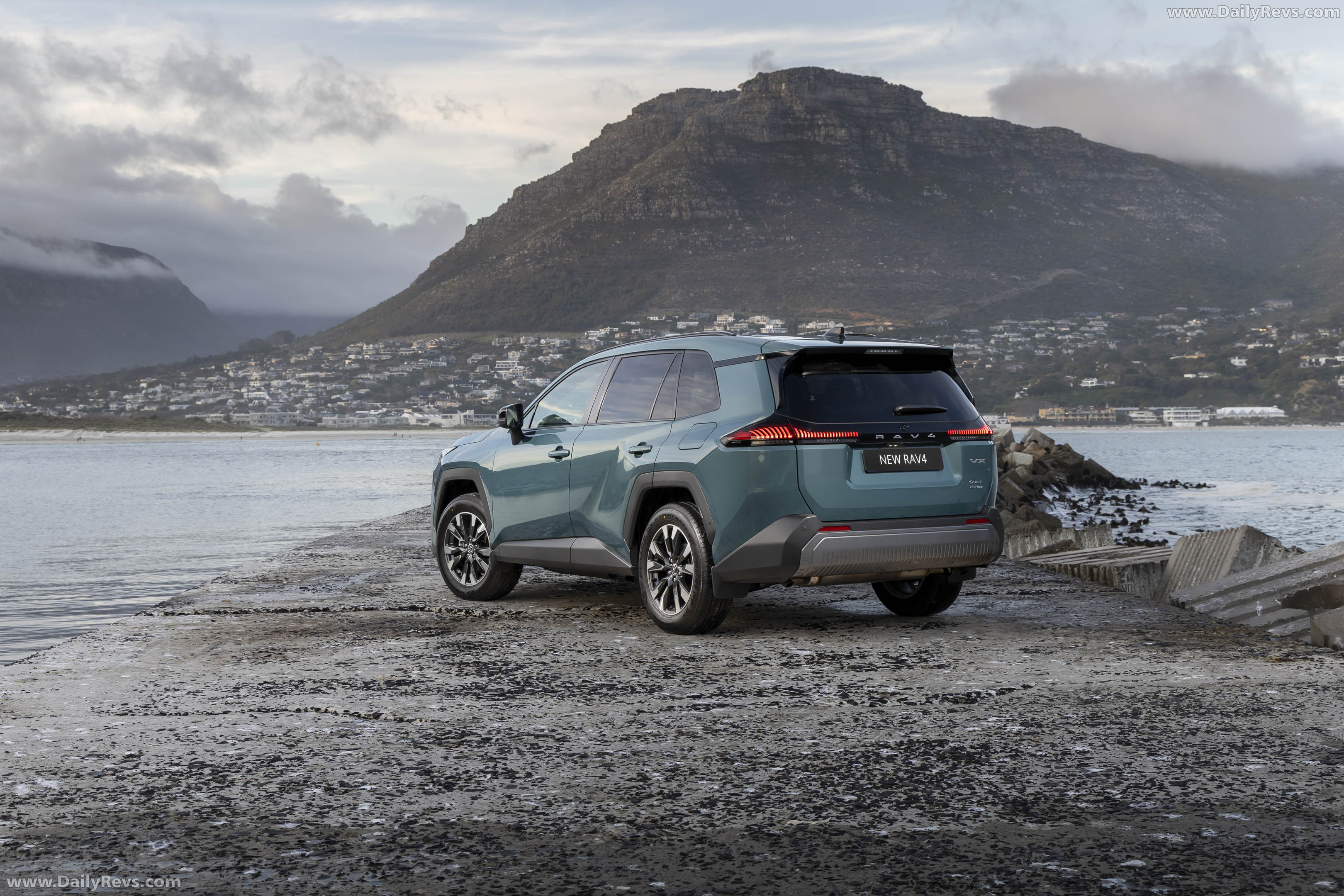2026 Toyota RAV4 Hybrid South African Version Rear View