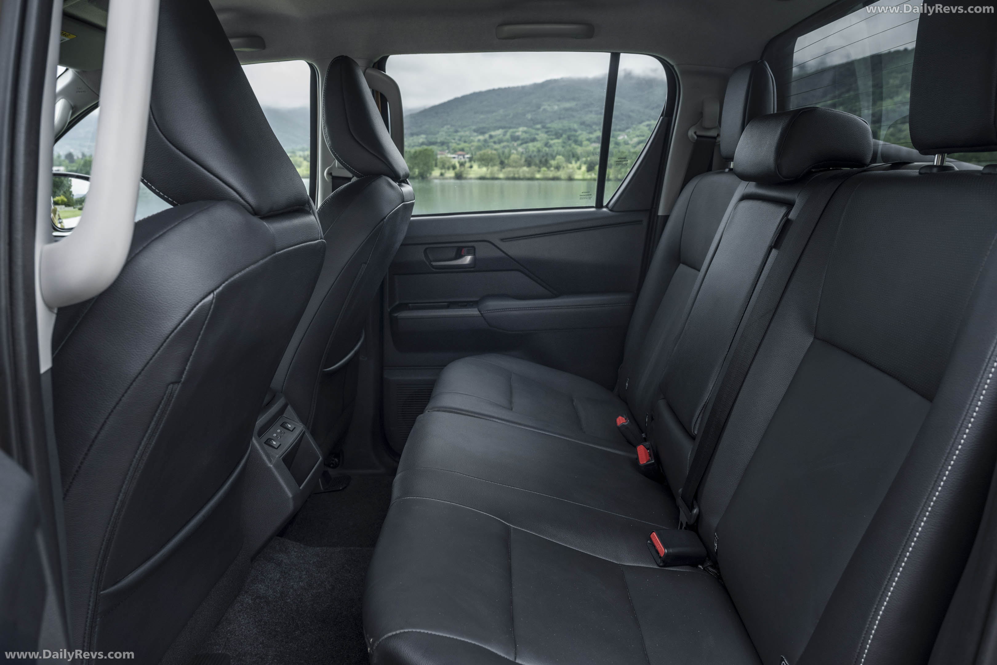 2026 Toyota Hilux Hybrid 48V European Version Interior