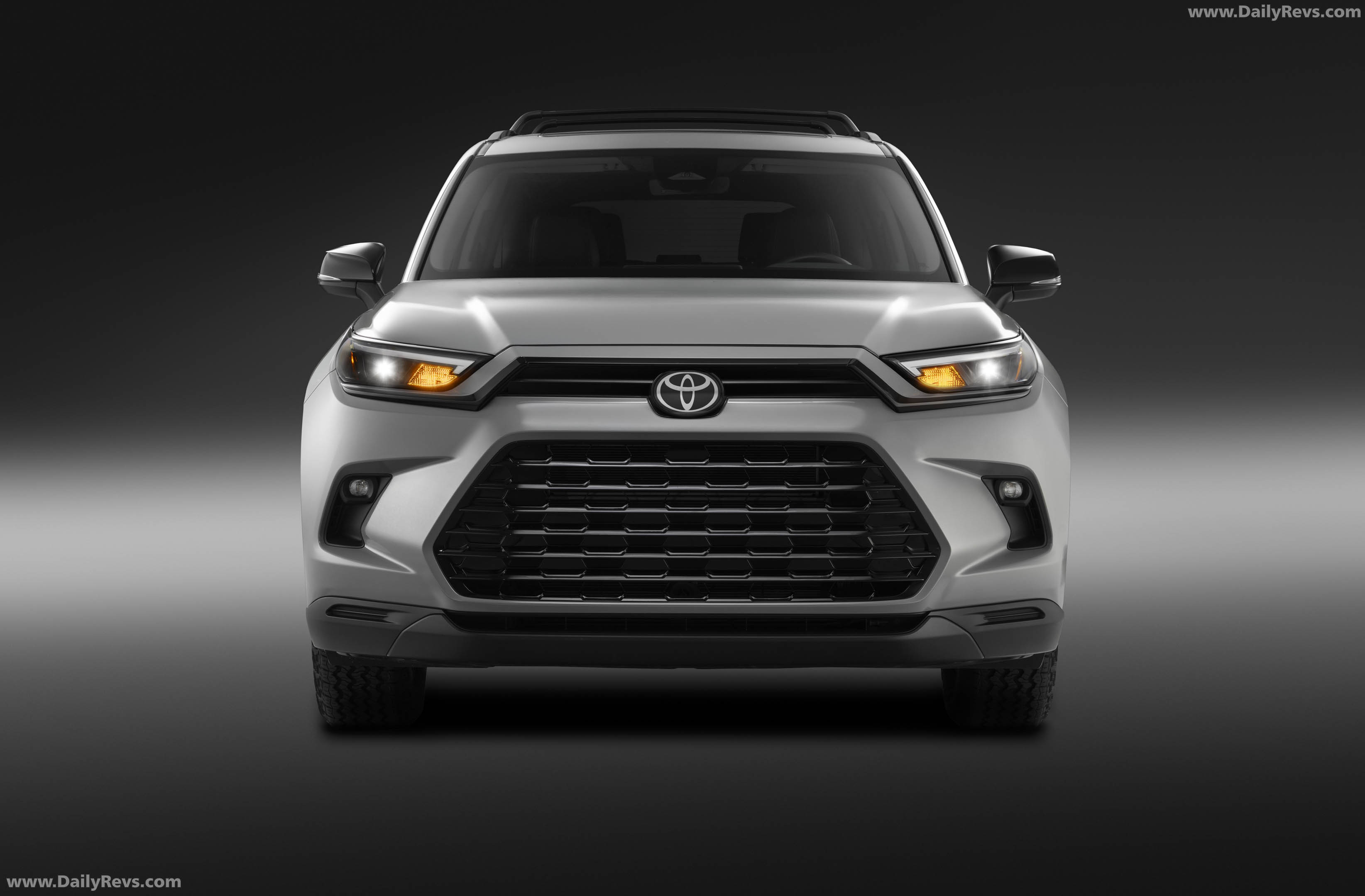 2027 Toyota Grand Highlander Woodland Front View