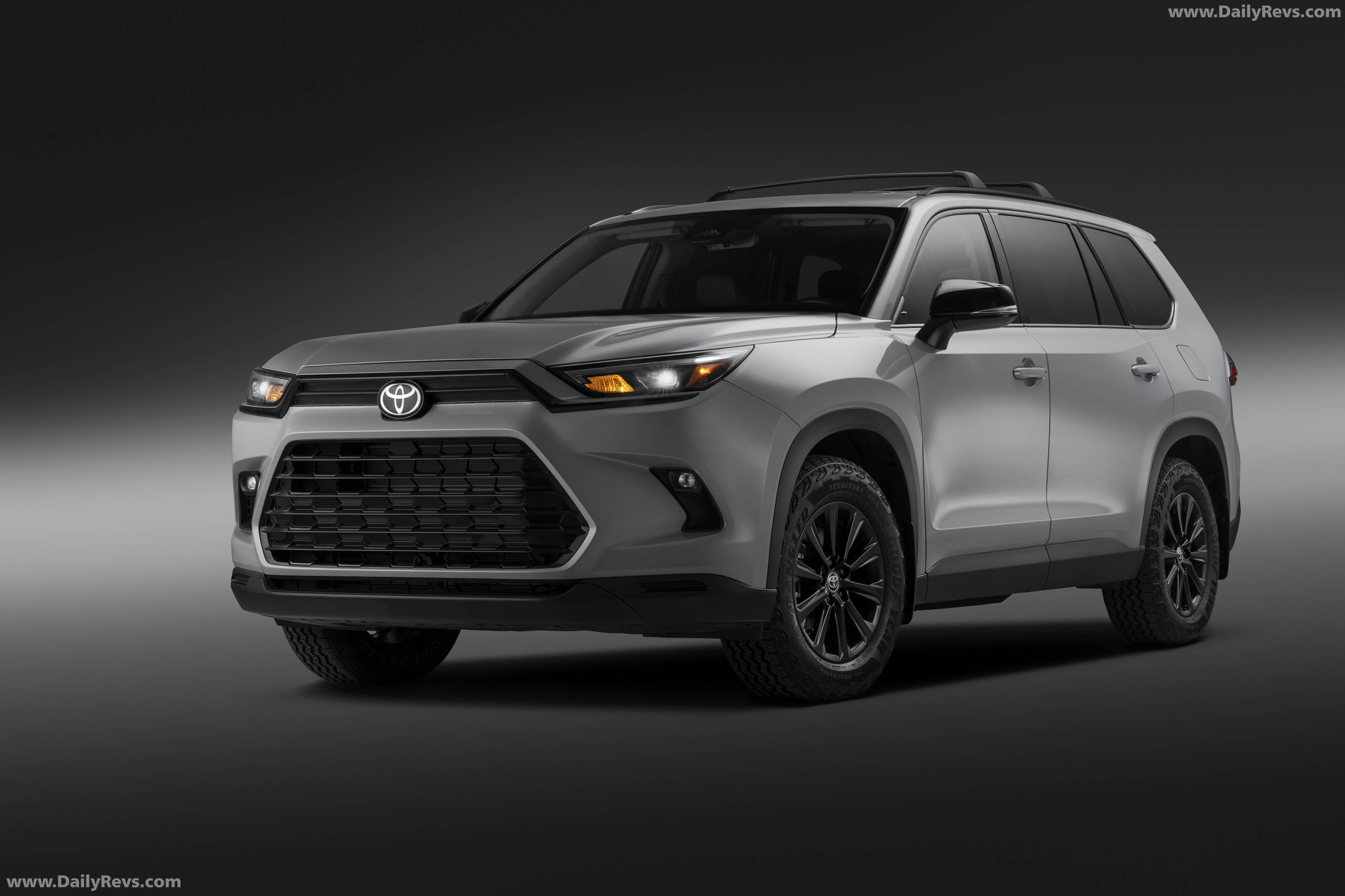 2027 Toyota Grand Highlander Woodland Front View
