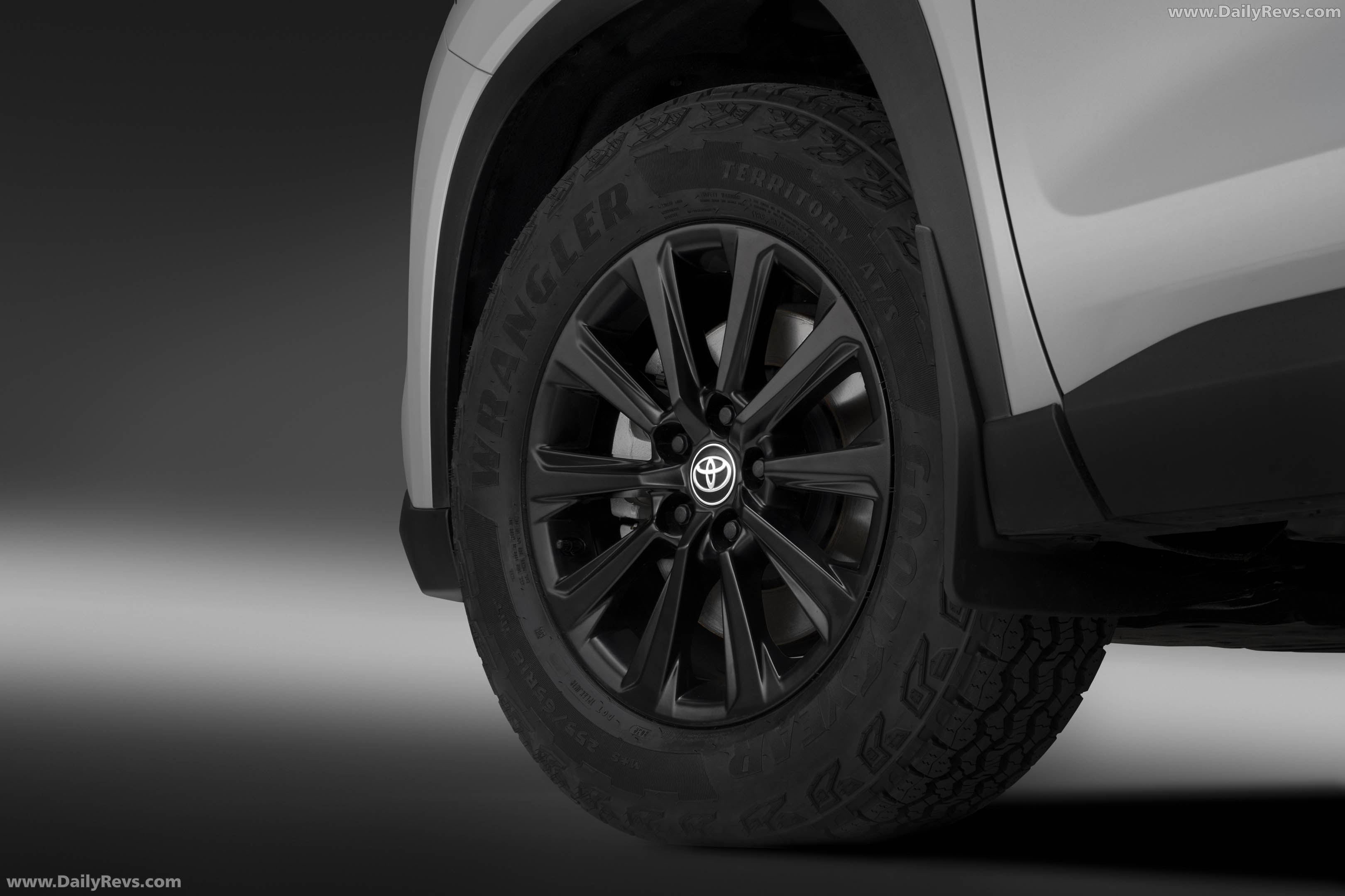 2027 Toyota Grand Highlander Woodland Exterior