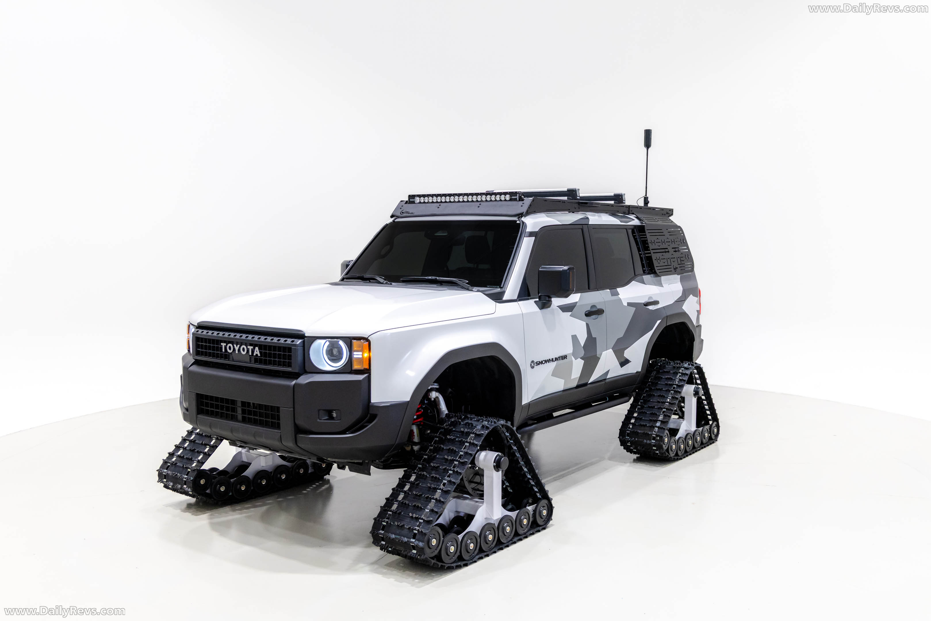 2026 Toyota Land Cruiser Snowhunter Concept Front View