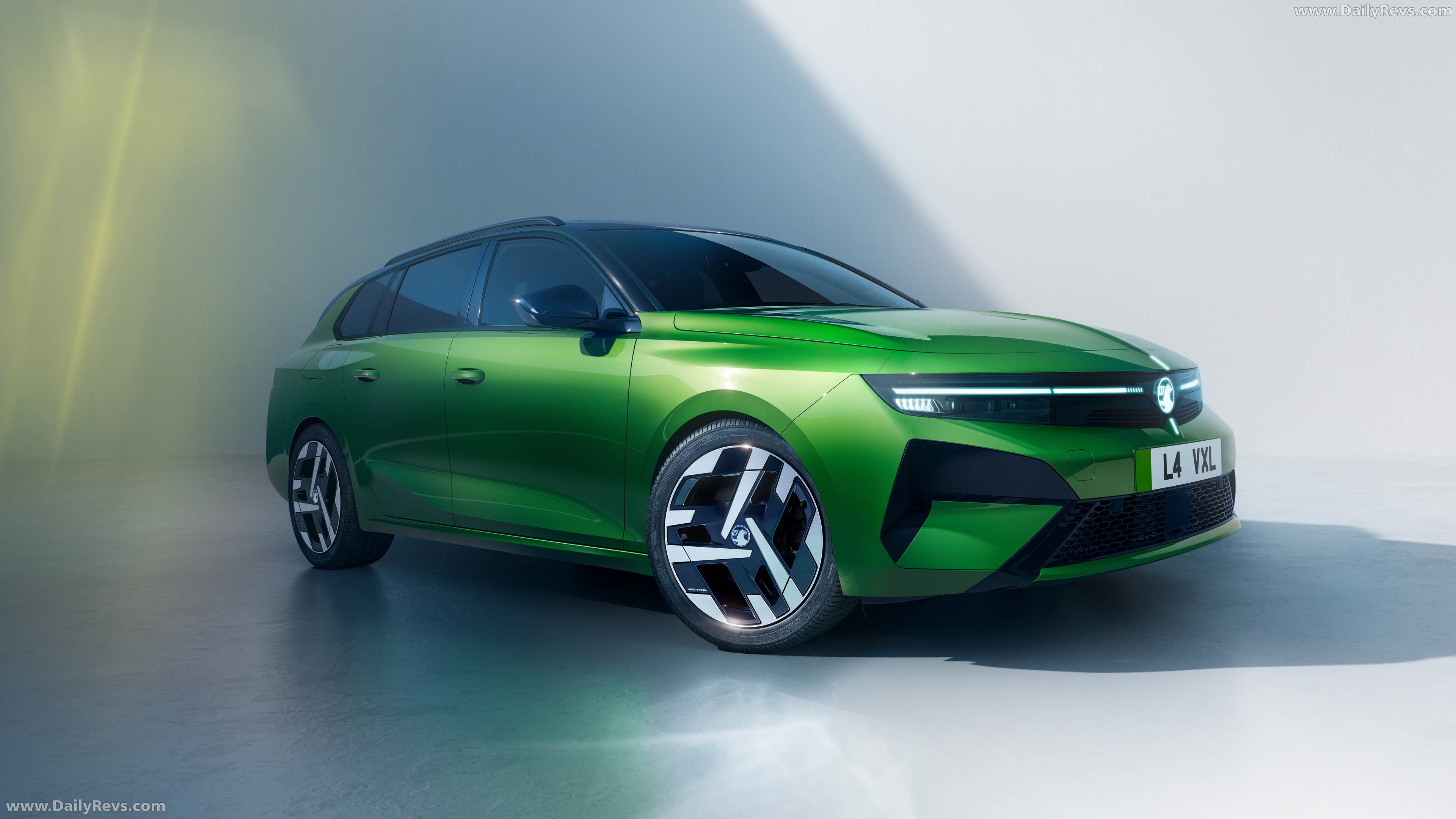2027 Vauxhall Astra Sports Tourer Front View