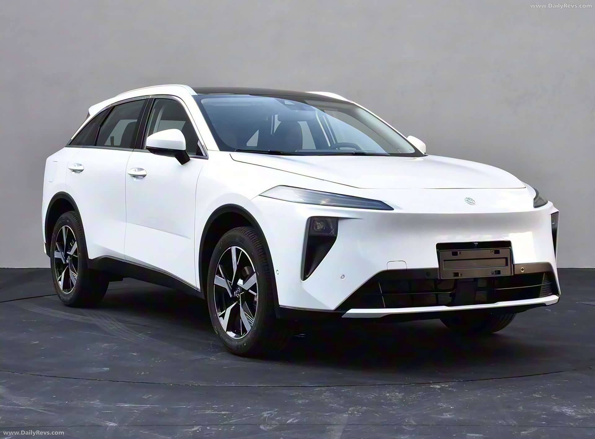 2026 Venucia V DD-i Orca Front View