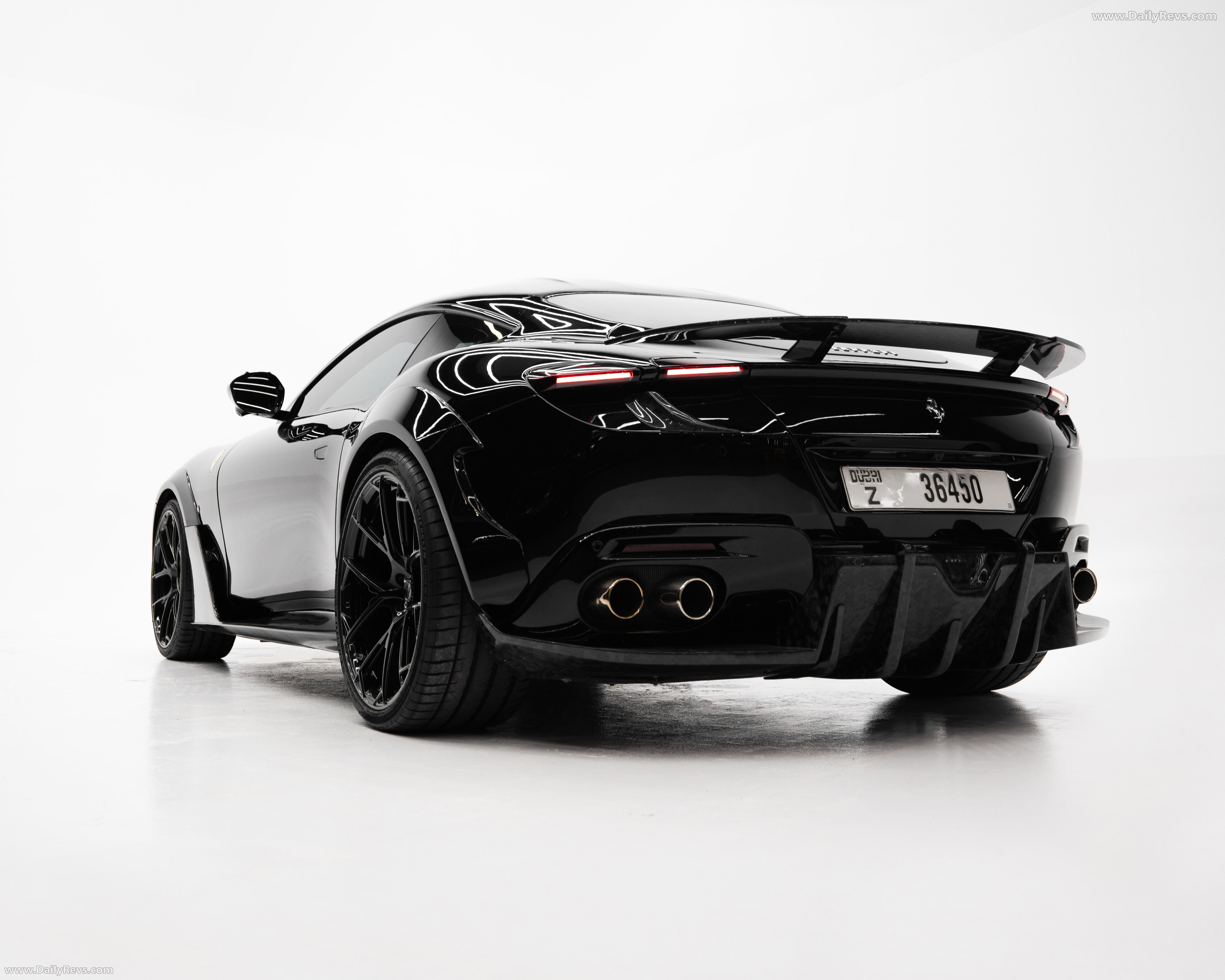2025 Venuum VXX Roma Rear View