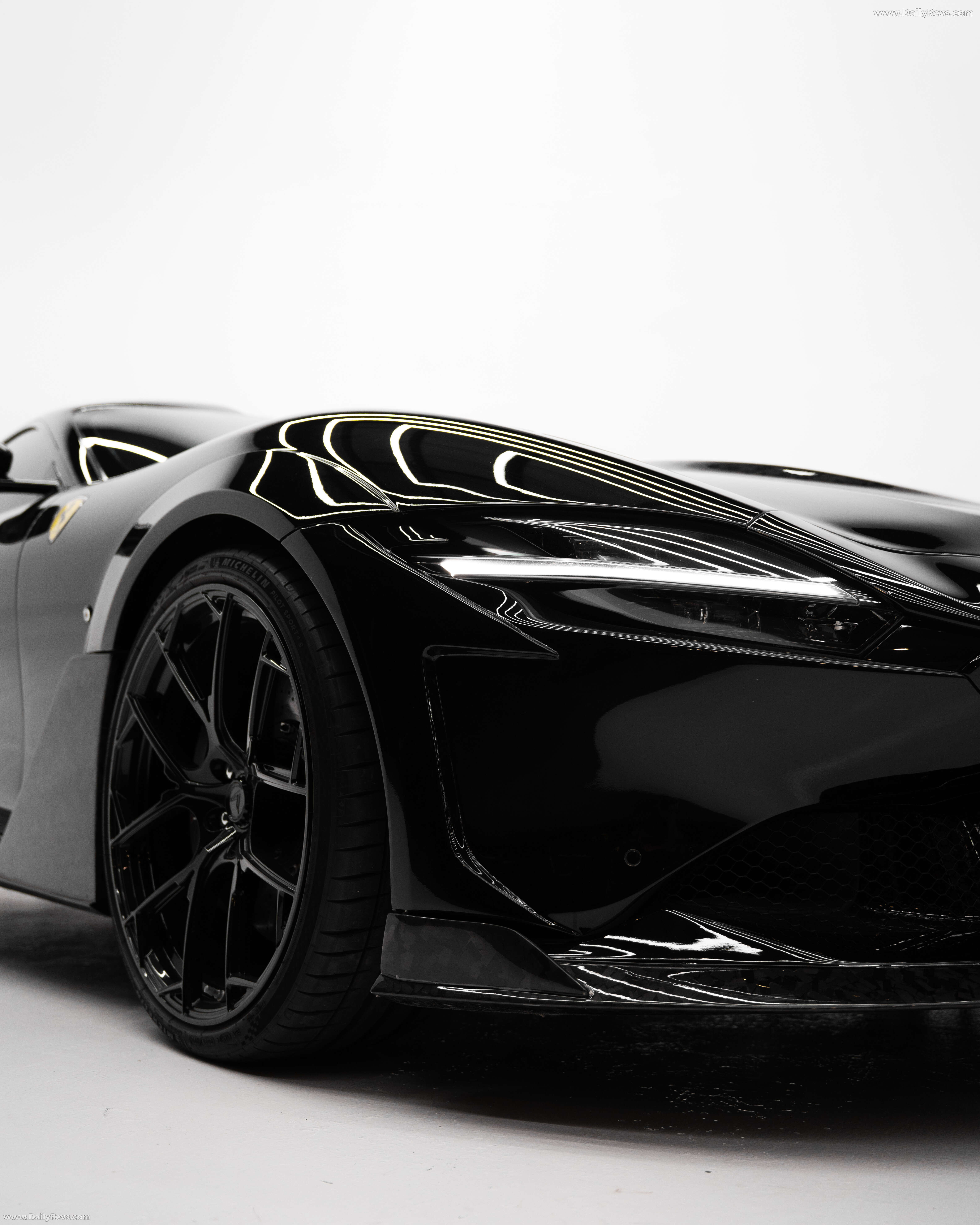 2025 Venuum VXX Roma Exterior