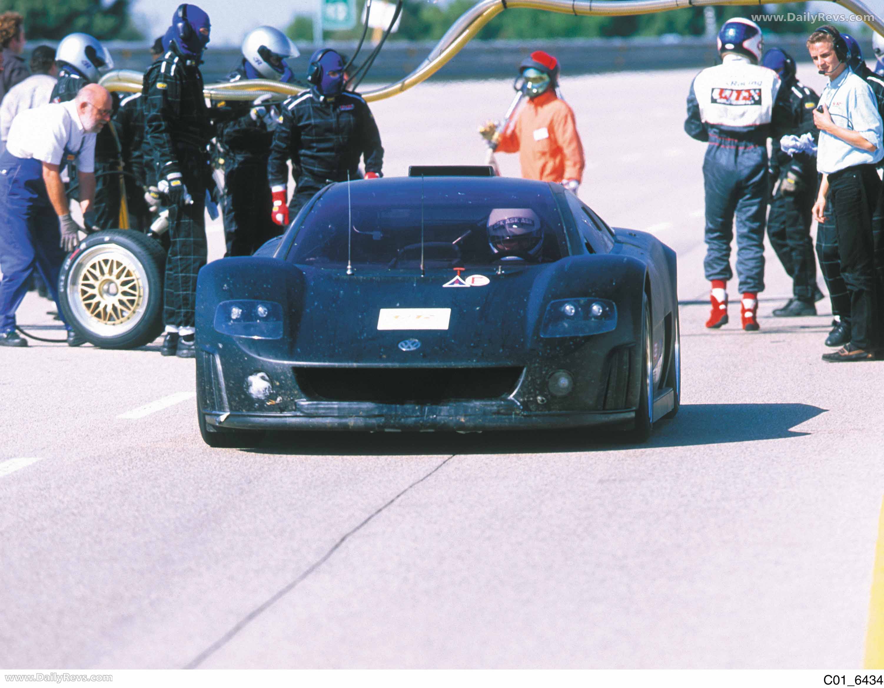 2001 Volkswagen W12 Coupe Concept Front View
