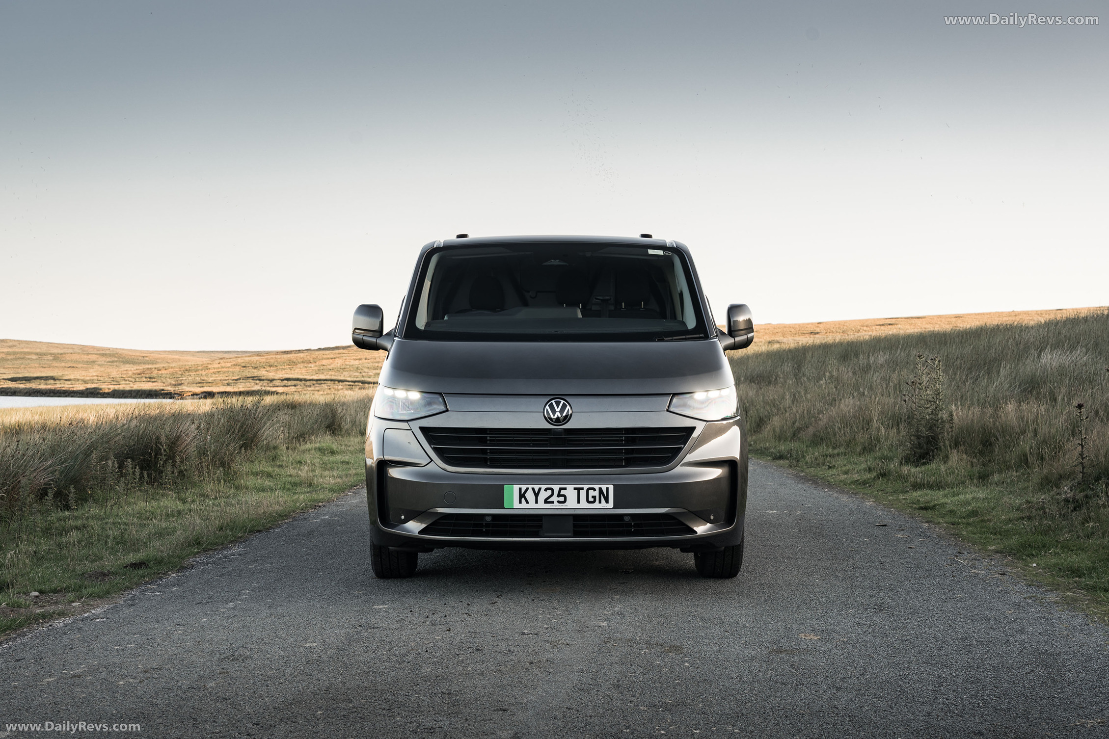 2025 Volkswagen e-Transporter Front View