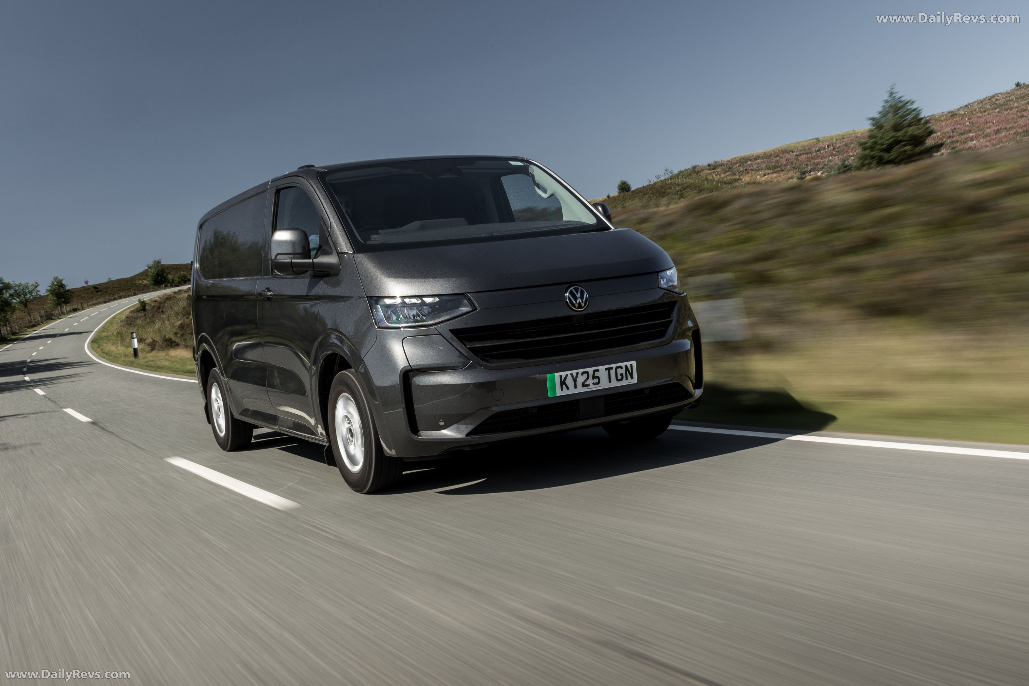 2025 Volkswagen e-Transporter Front View