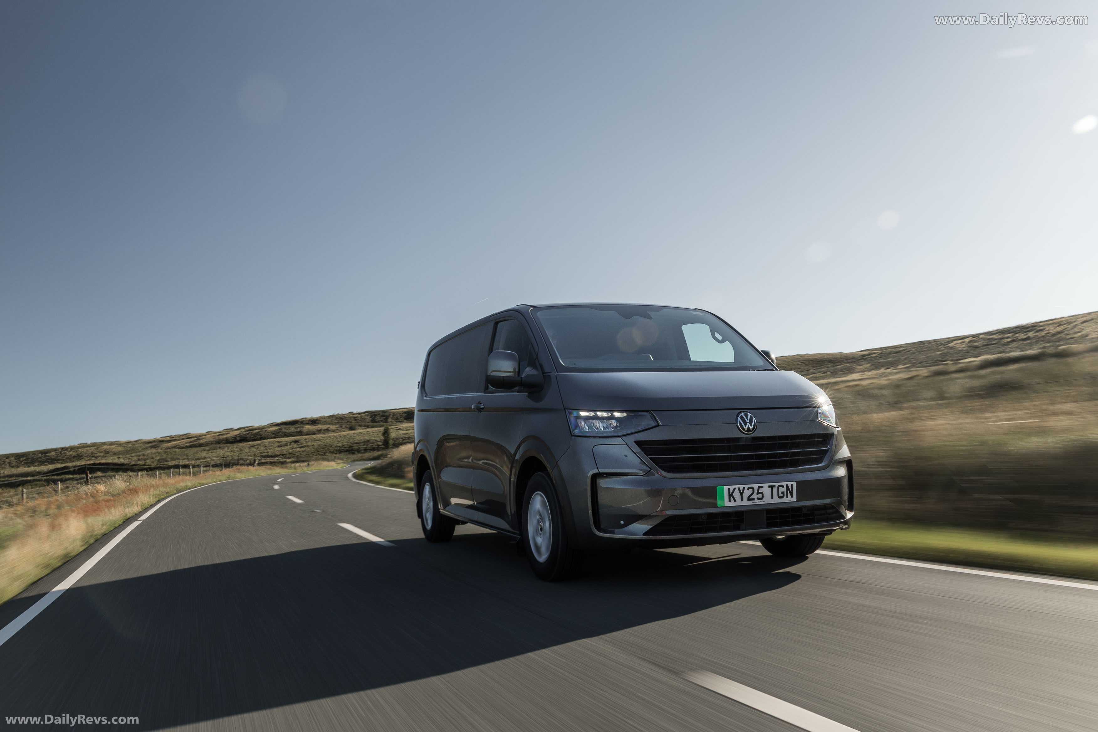 2025 Volkswagen e-Transporter Front View