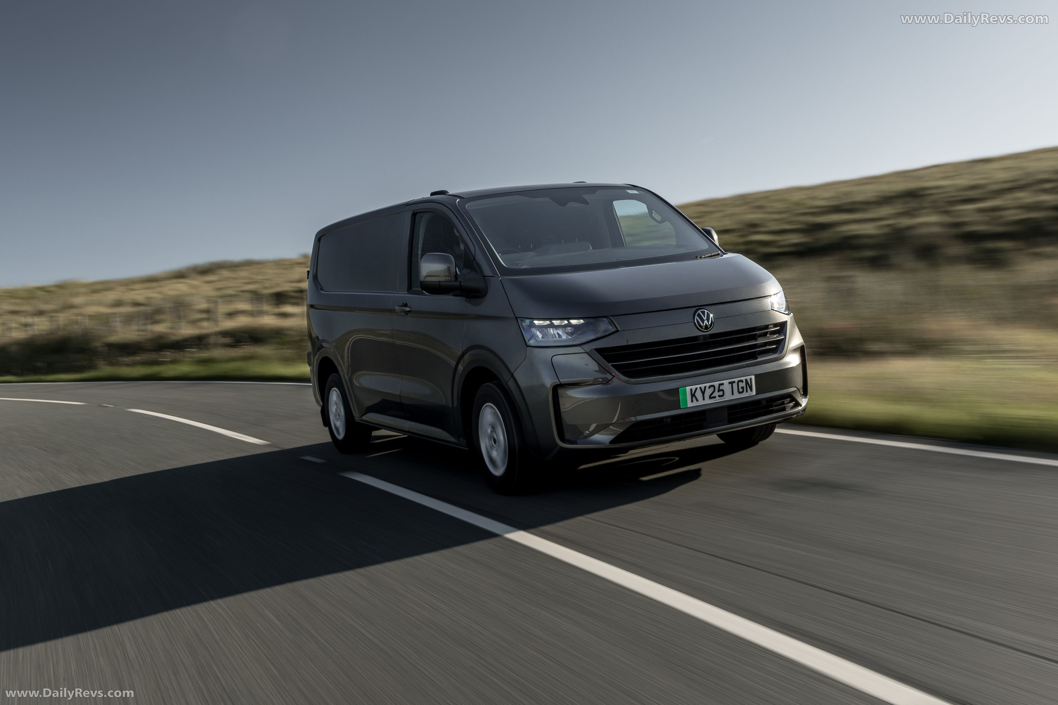 2025 Volkswagen e-Transporter Front View