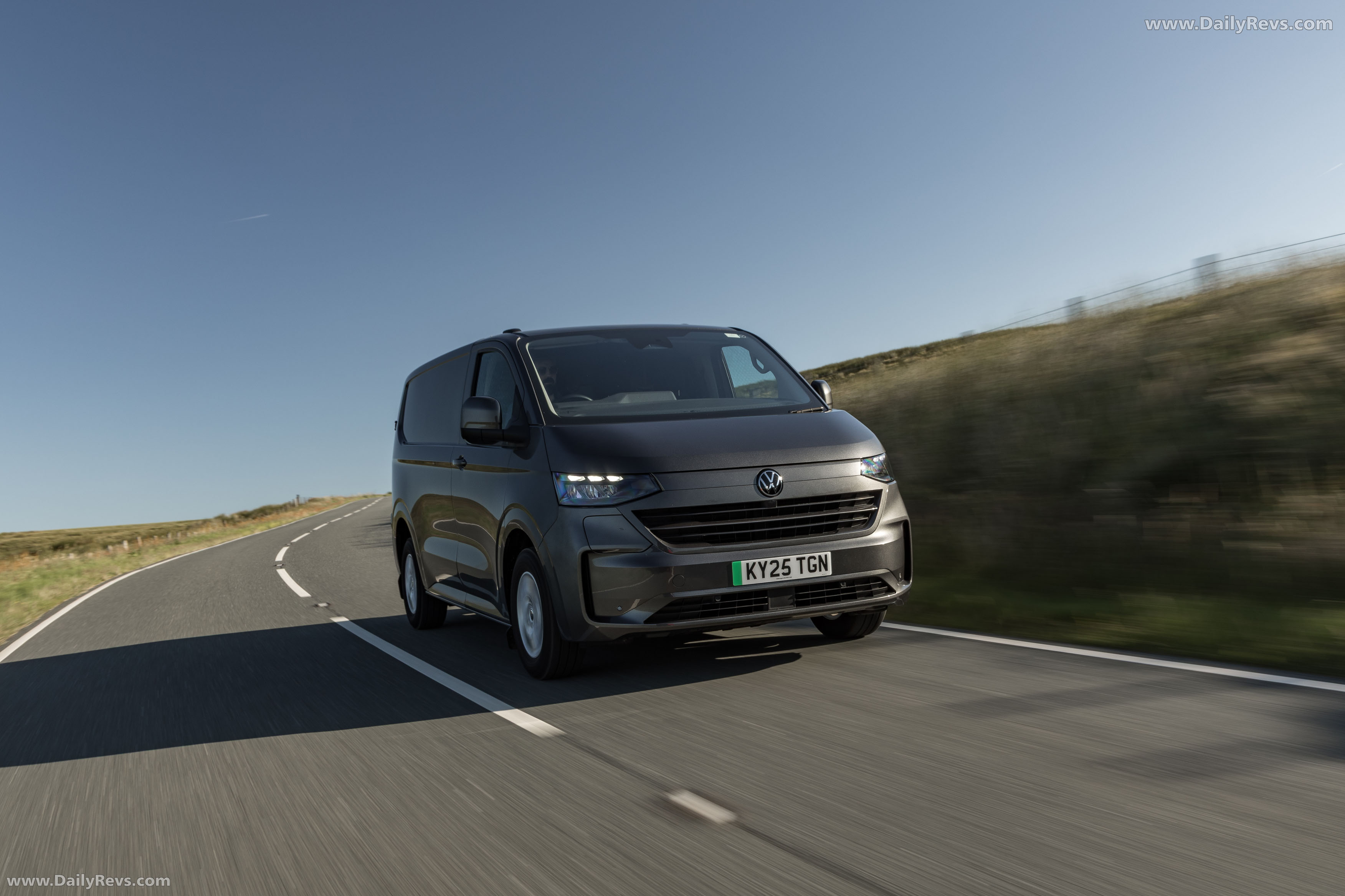 2025 Volkswagen e-Transporter Front View