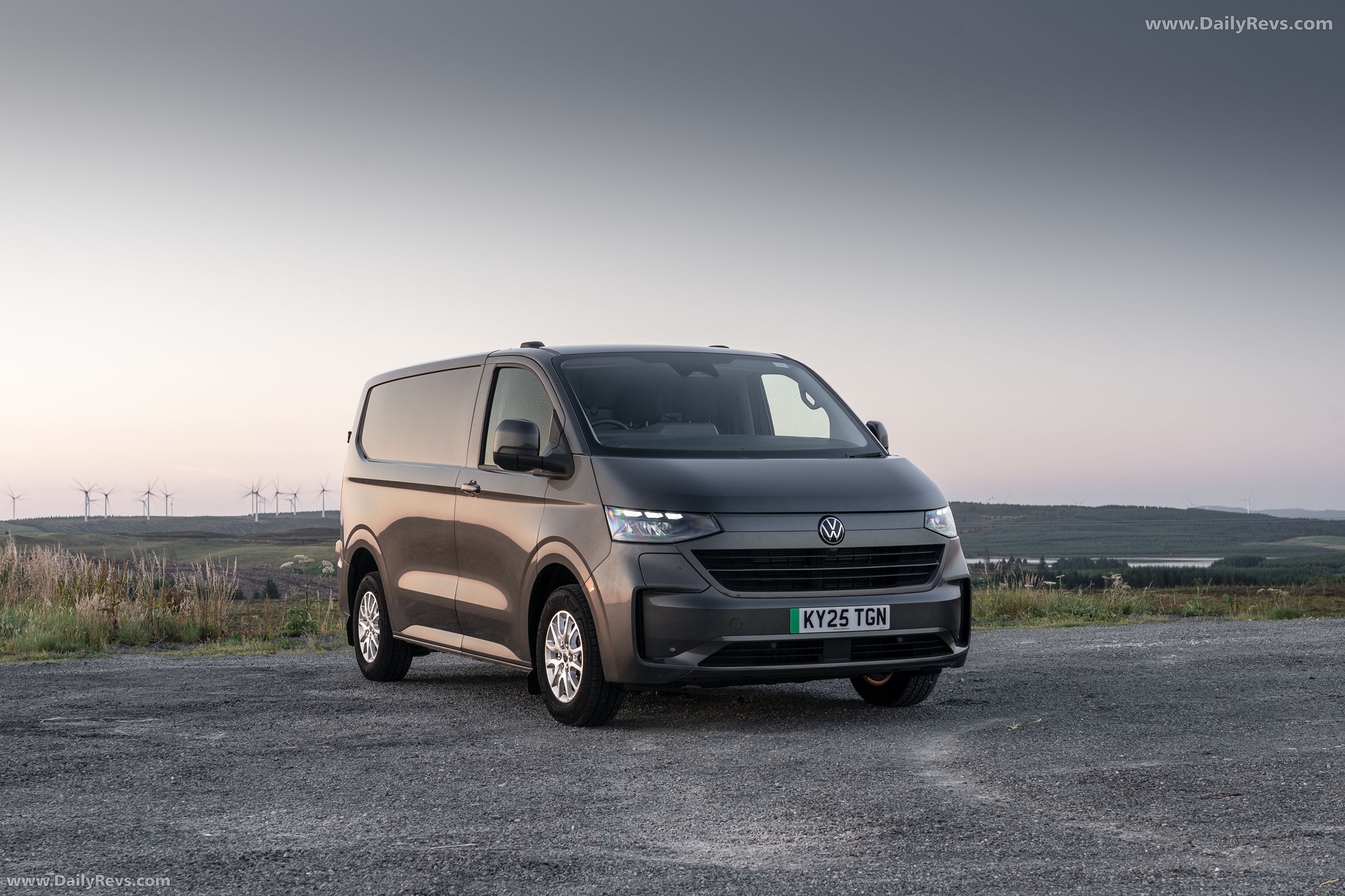 2025 Volkswagen e-Transporter Front View