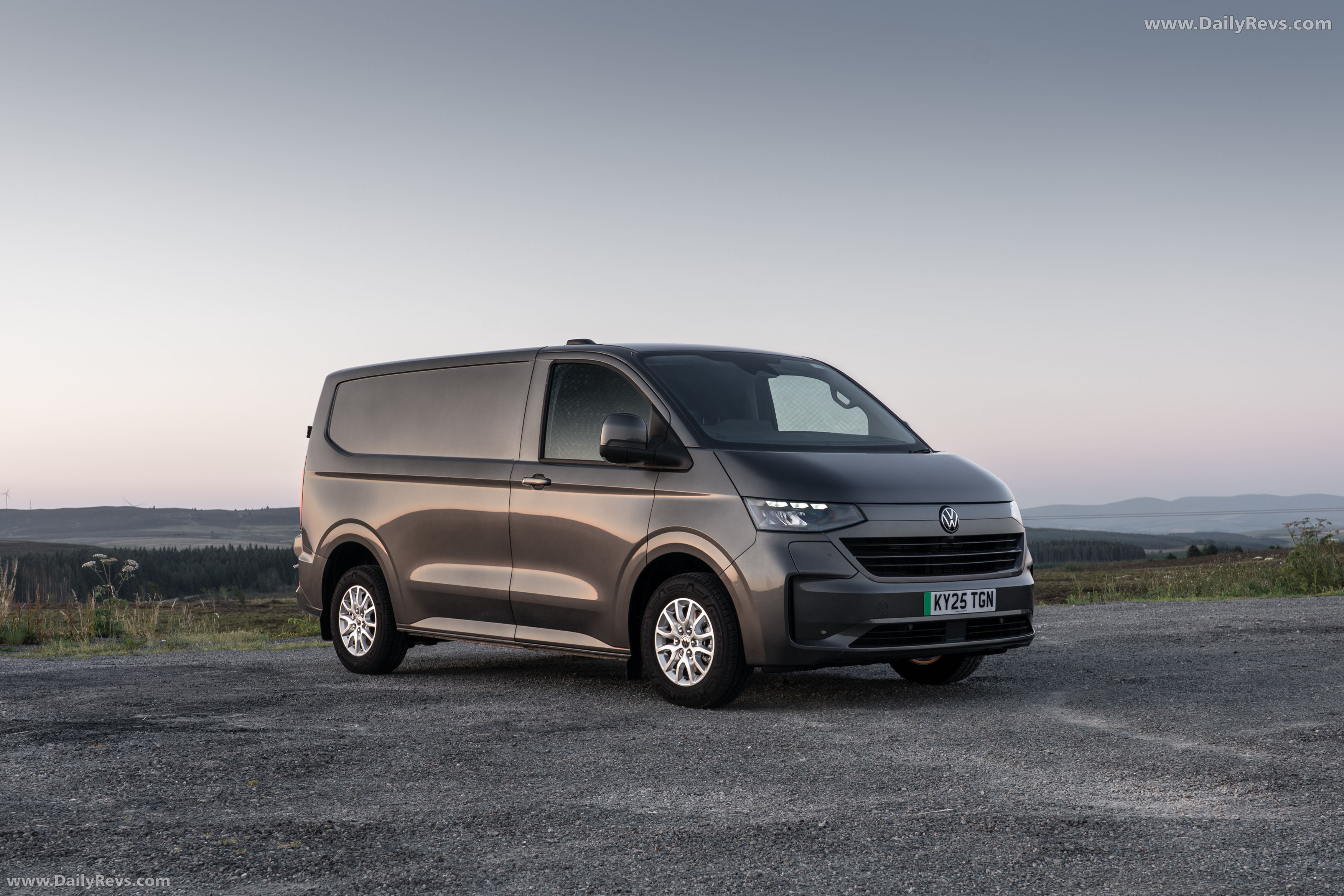 2025 Volkswagen e-Transporter Front View