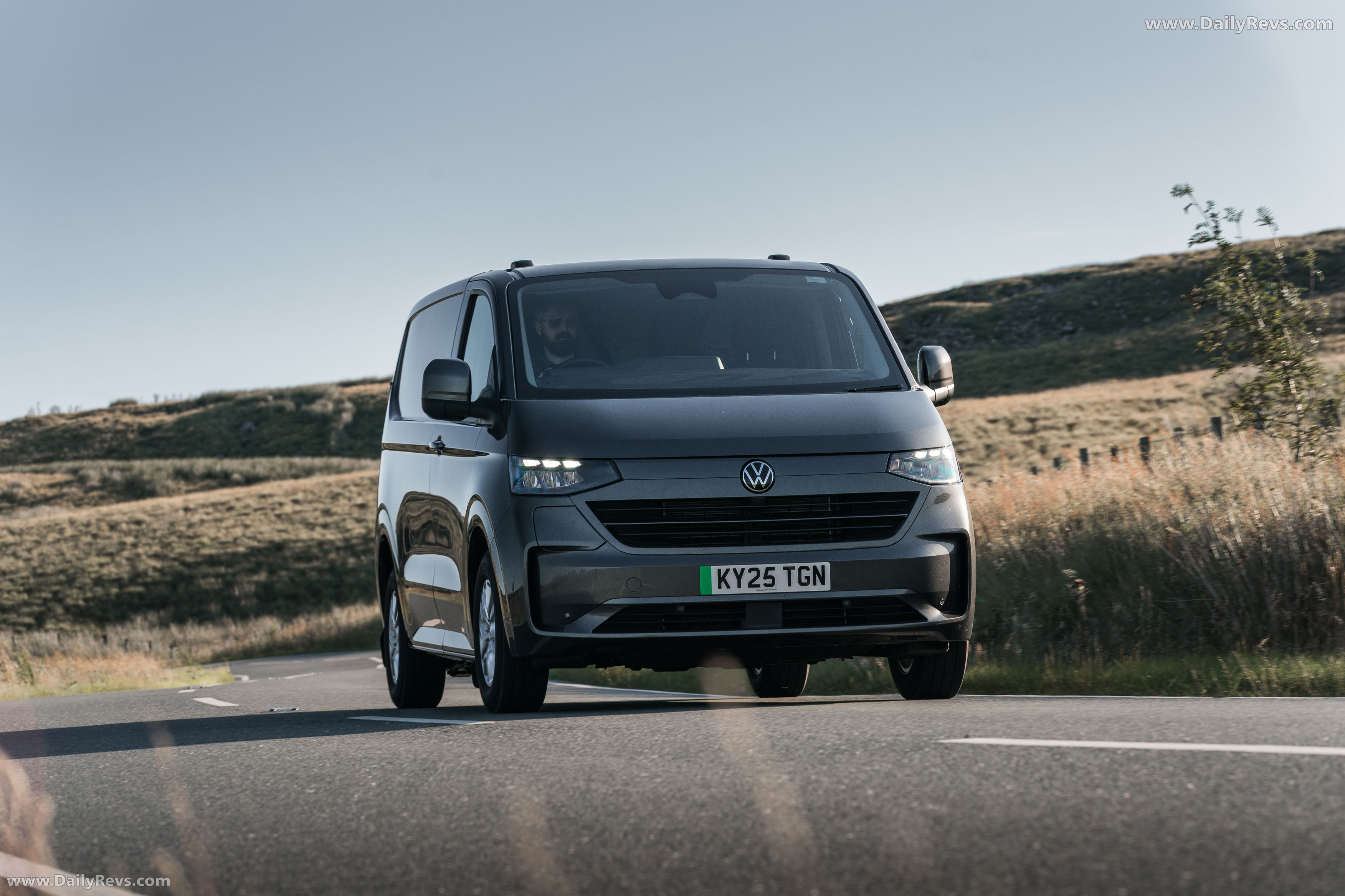 2025 Volkswagen e-Transporter Front View