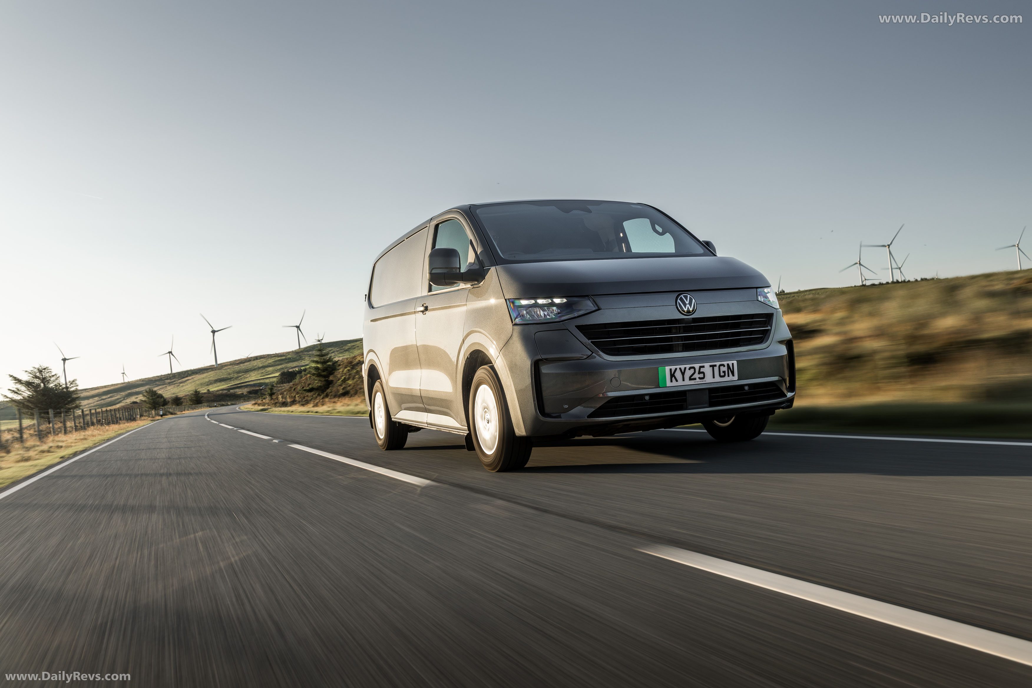 2025 Volkswagen e-Transporter Front View