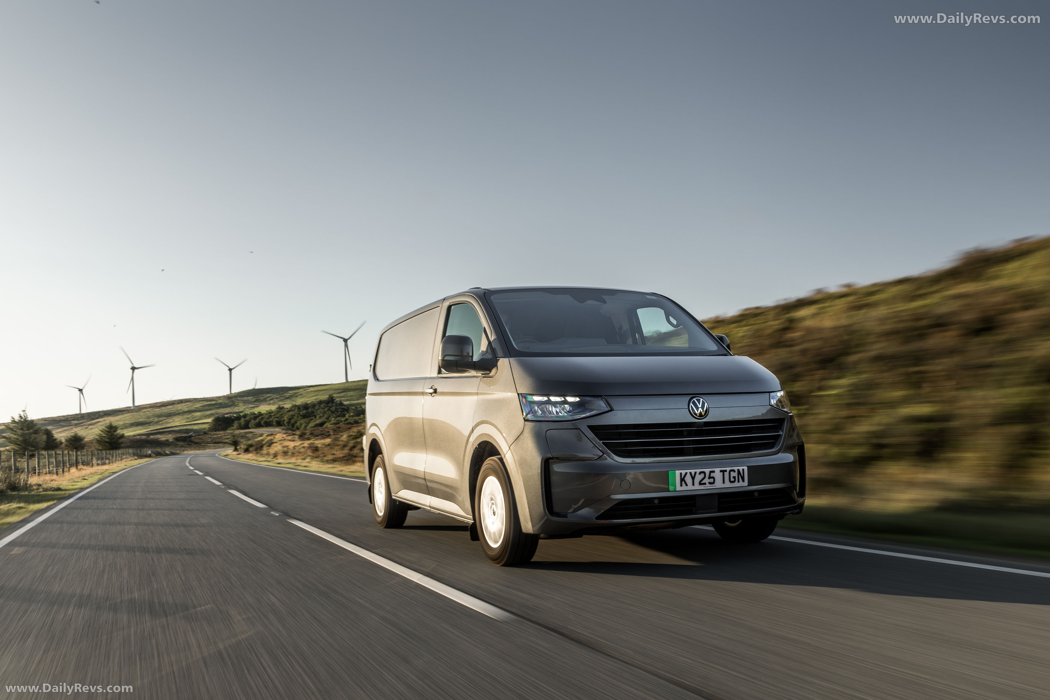 2025 Volkswagen e-Transporter Front View