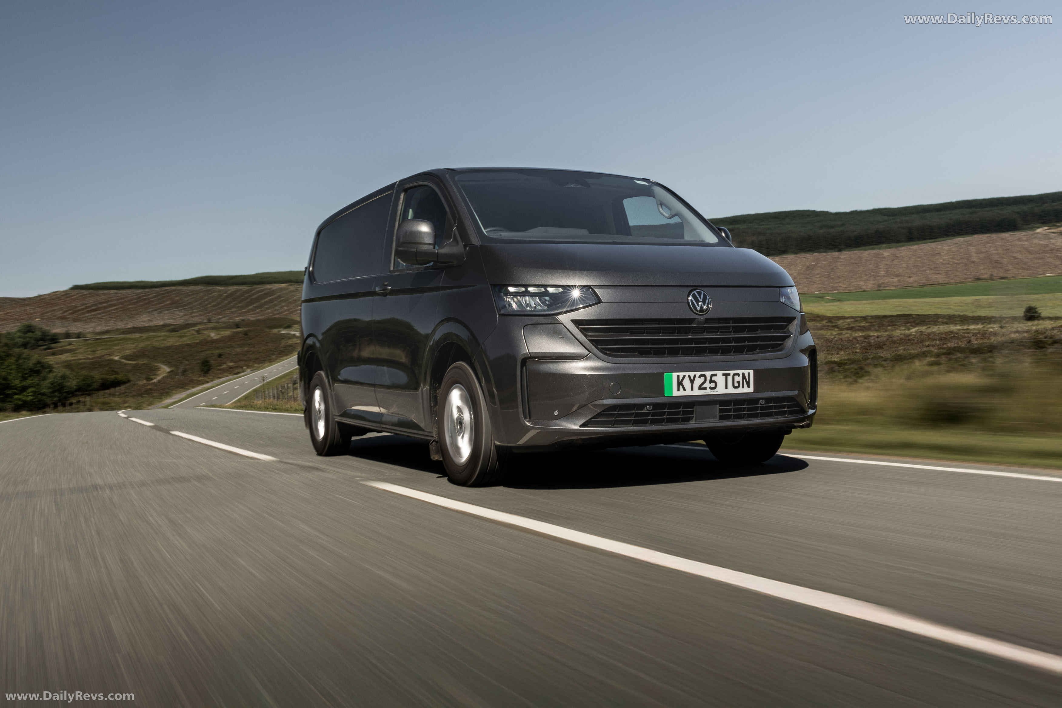 2025 Volkswagen e-Transporter Front View