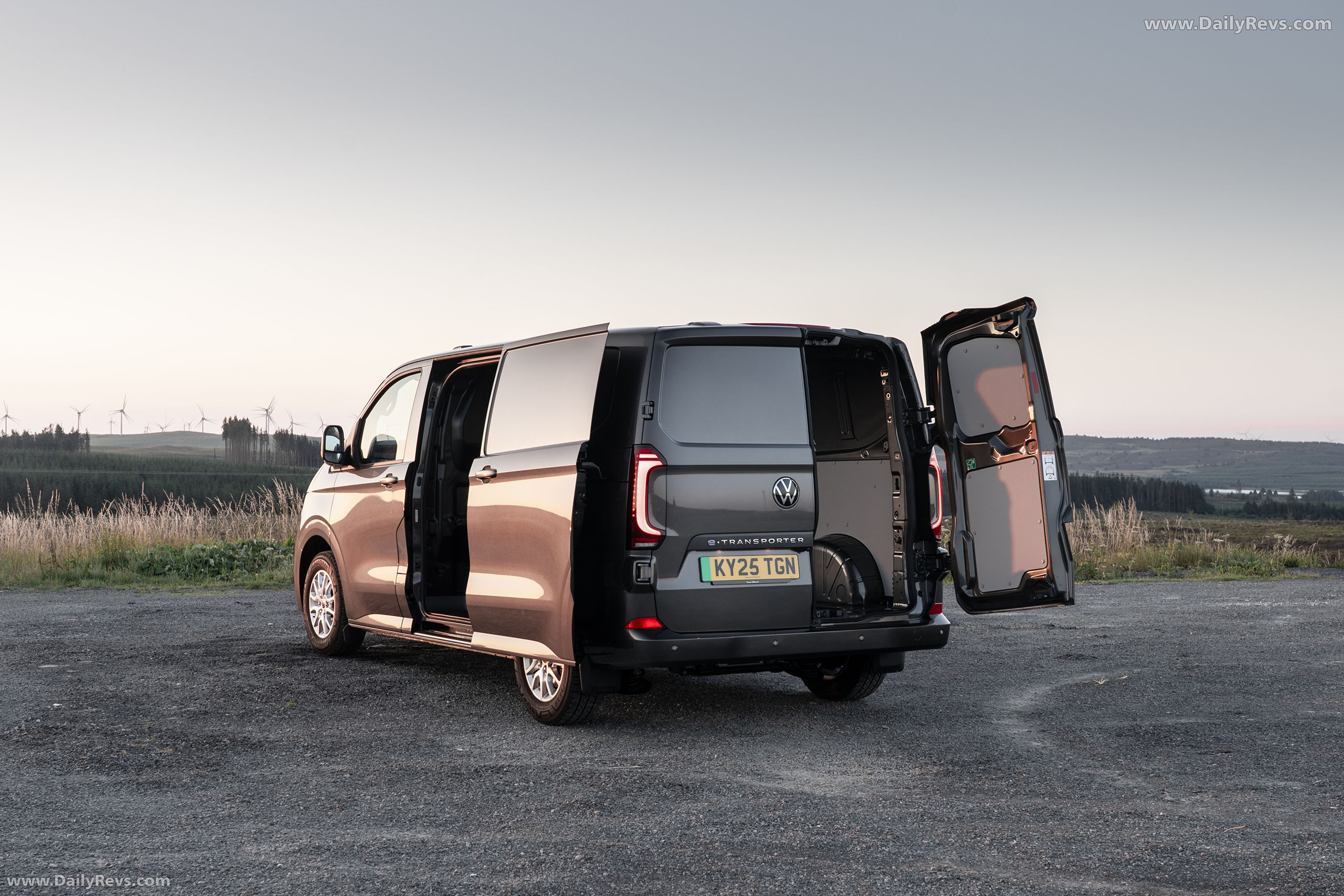 2025 Volkswagen e-Transporter Rear View