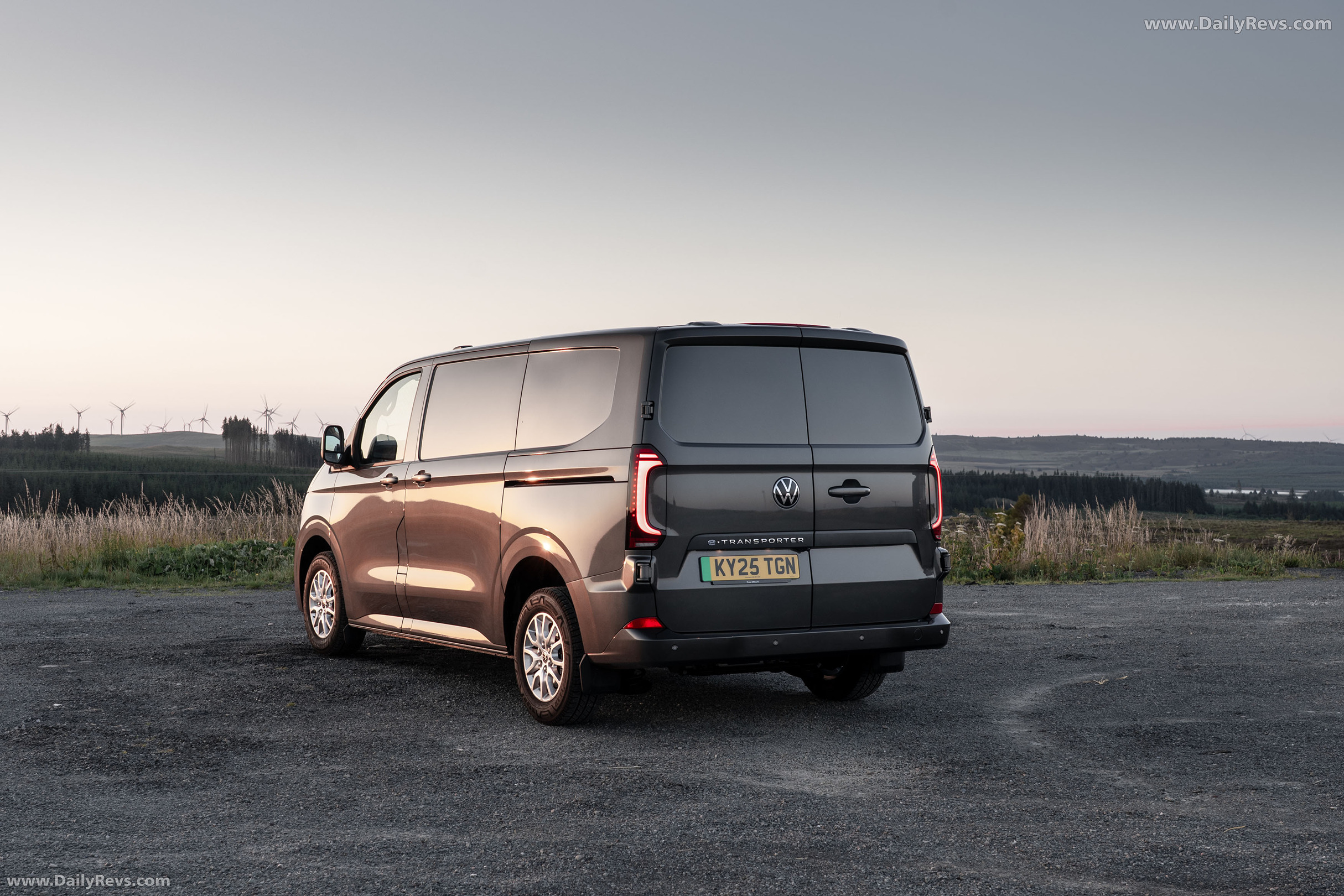 2025 Volkswagen e-Transporter Rear View