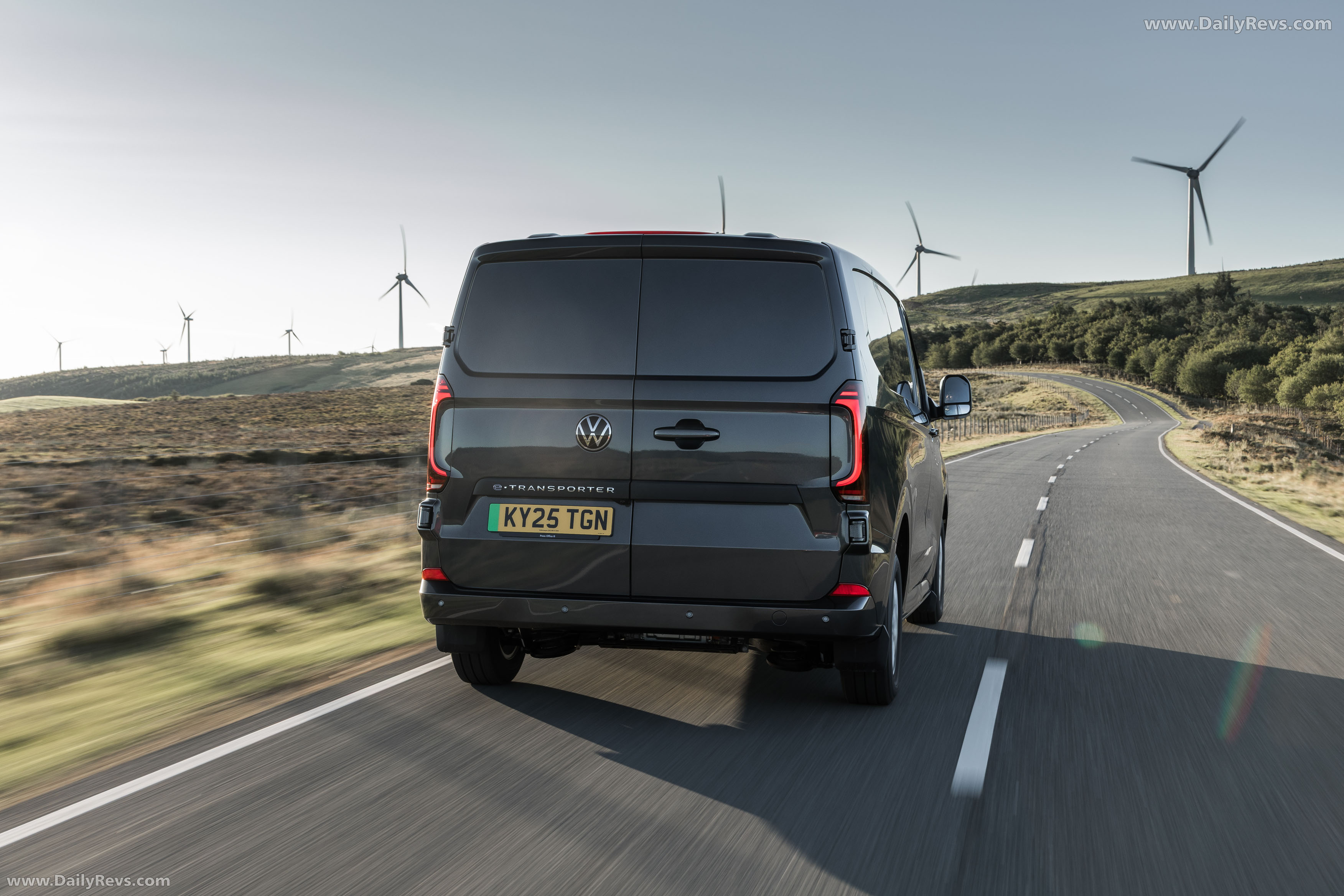 2025 Volkswagen e-Transporter Rear View