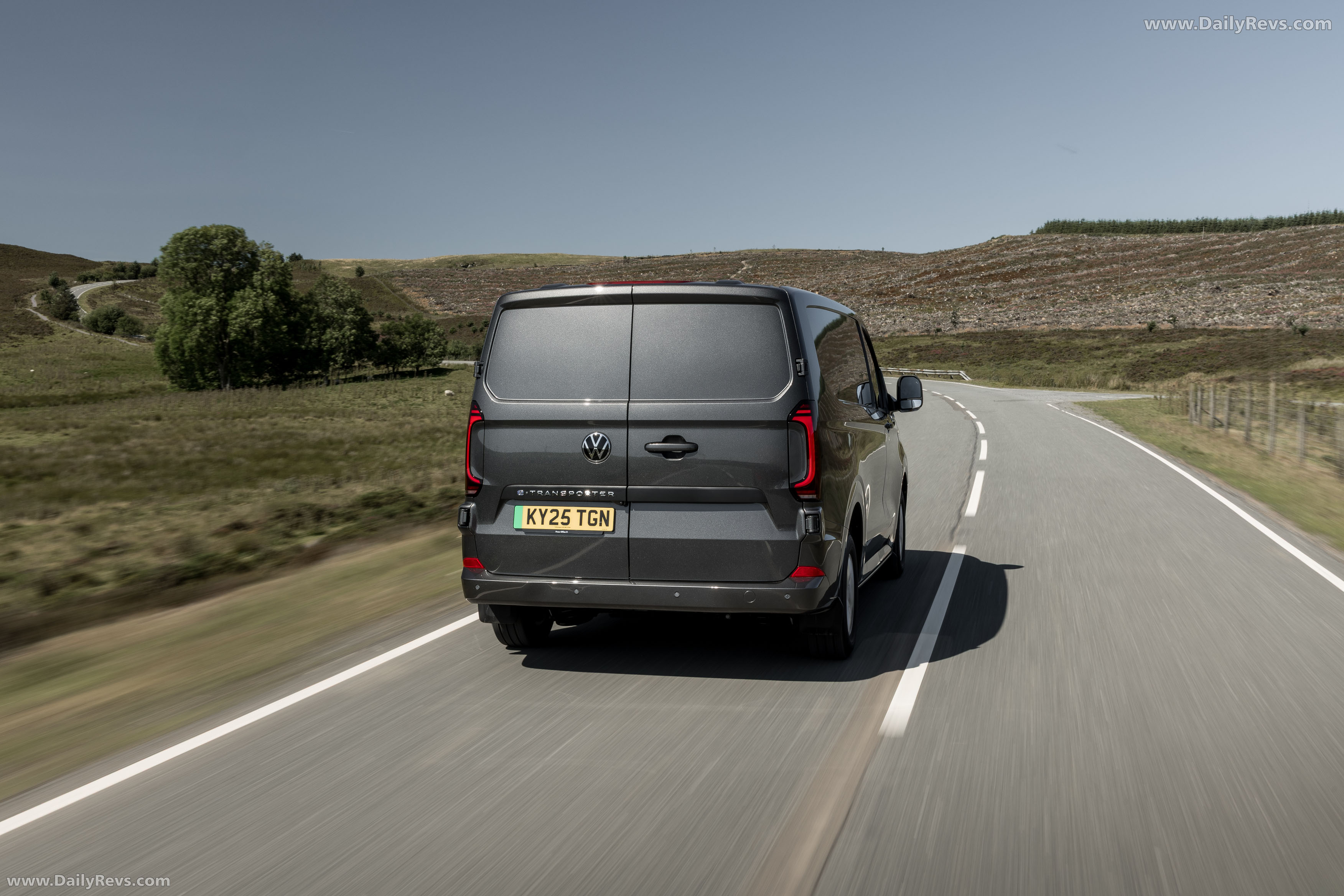 2025 Volkswagen e-Transporter Rear View