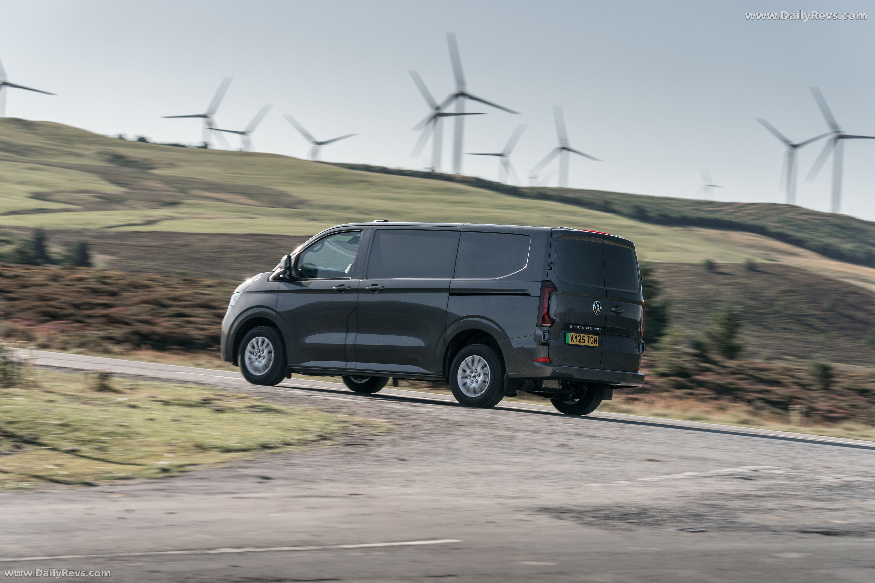 2025 Volkswagen e-Transporter Rear View