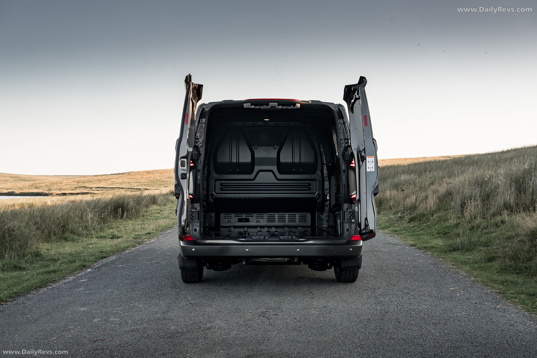 2025 Volkswagen e-Transporter Rear View