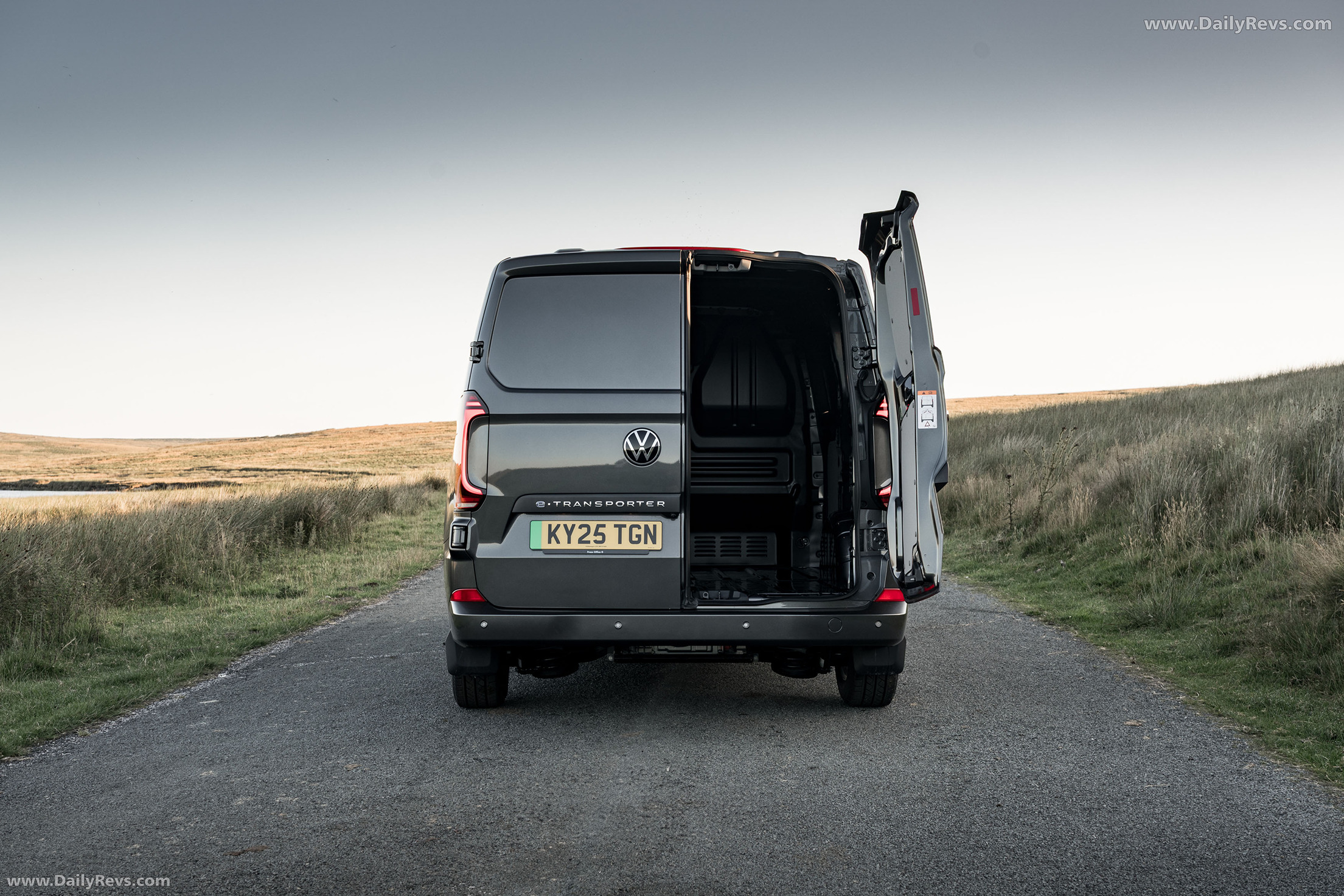 2025 Volkswagen e-Transporter Rear View