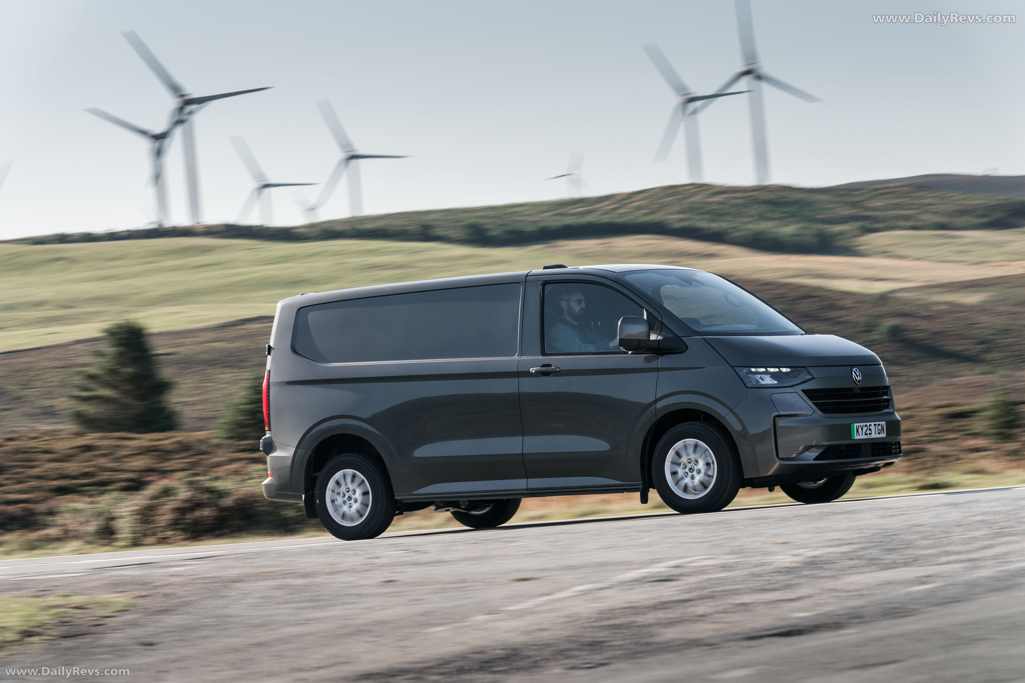 2025 Volkswagen e-Transporter Side View