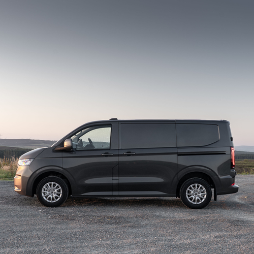 2025 Volkswagen e-Transporter Side View