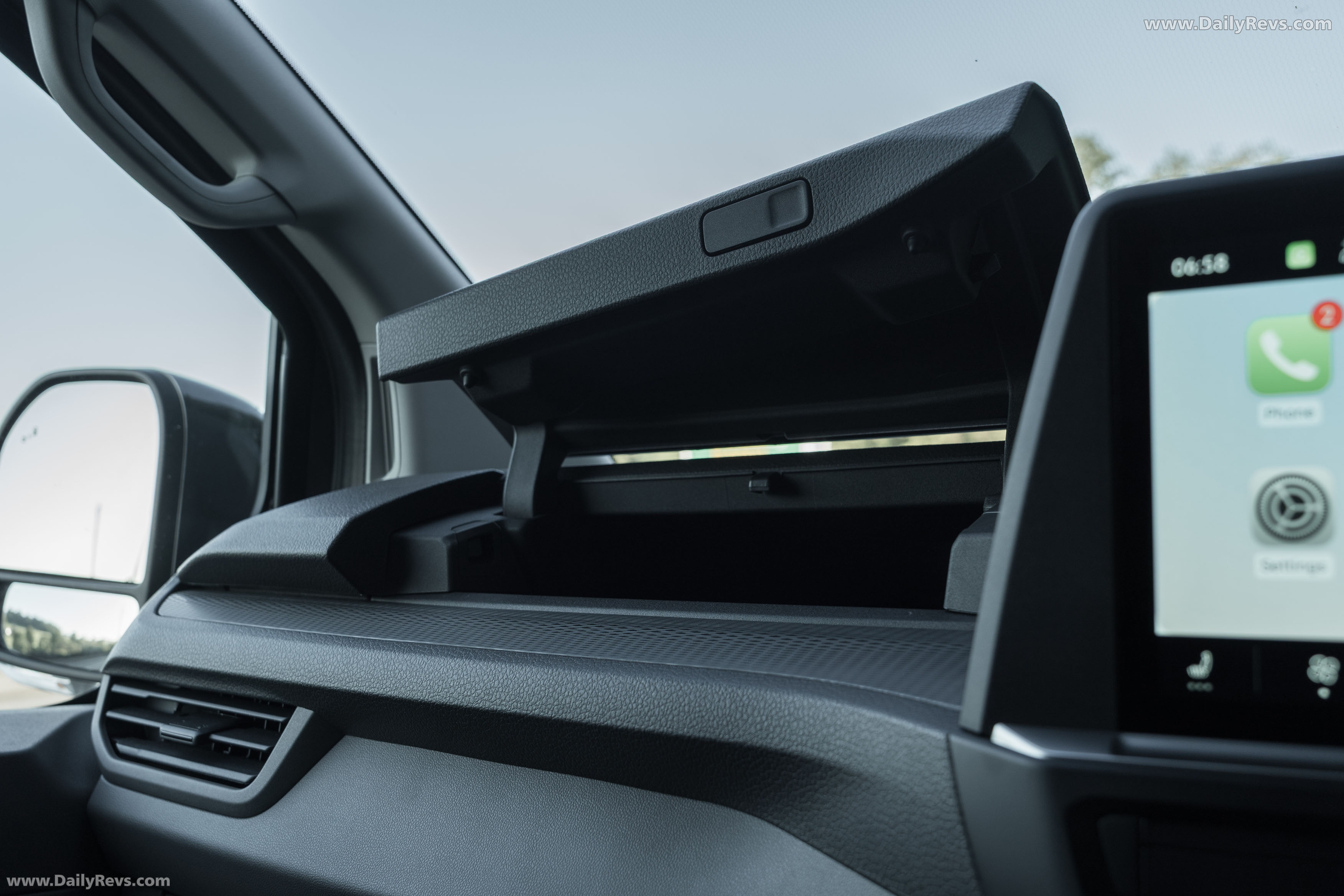 2025 Volkswagen e-Transporter Interior