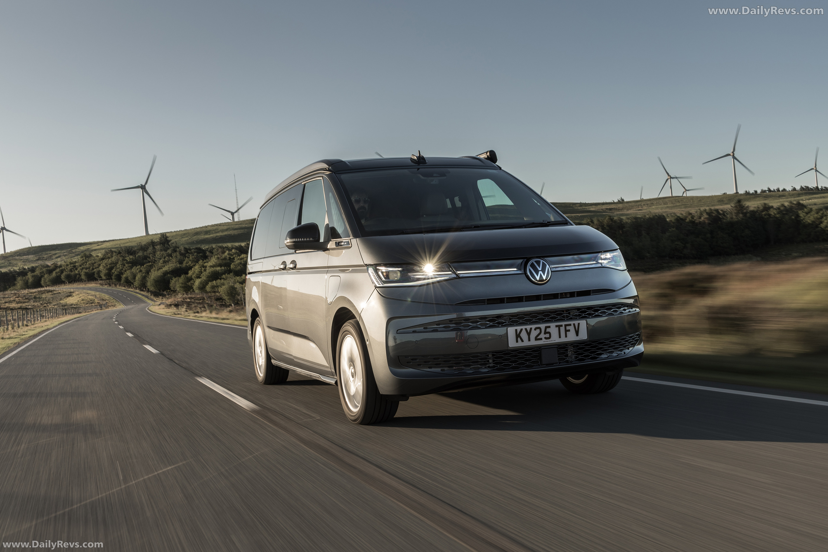 2025 Volkswagen California e-Hybrid Front View